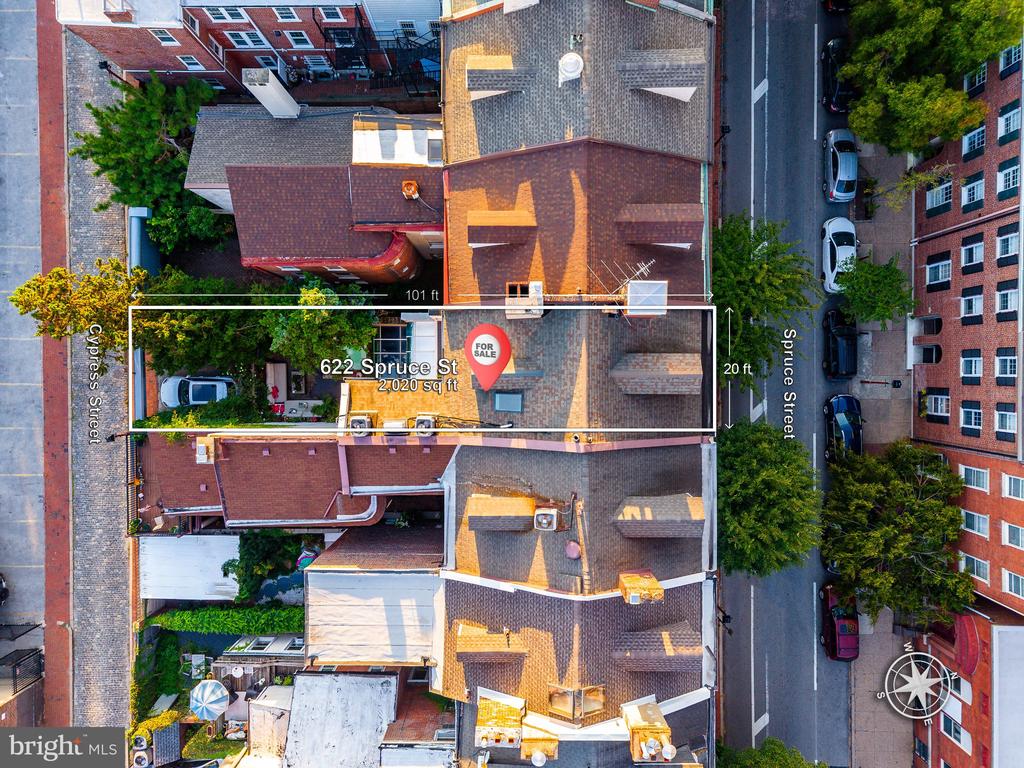 Aerial view of 622 Spruce Street, outlined between Cypress and Spruce Streets with lot dimensions.