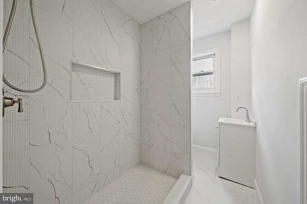 785 S 6TH STREET Unit: 2ND FL