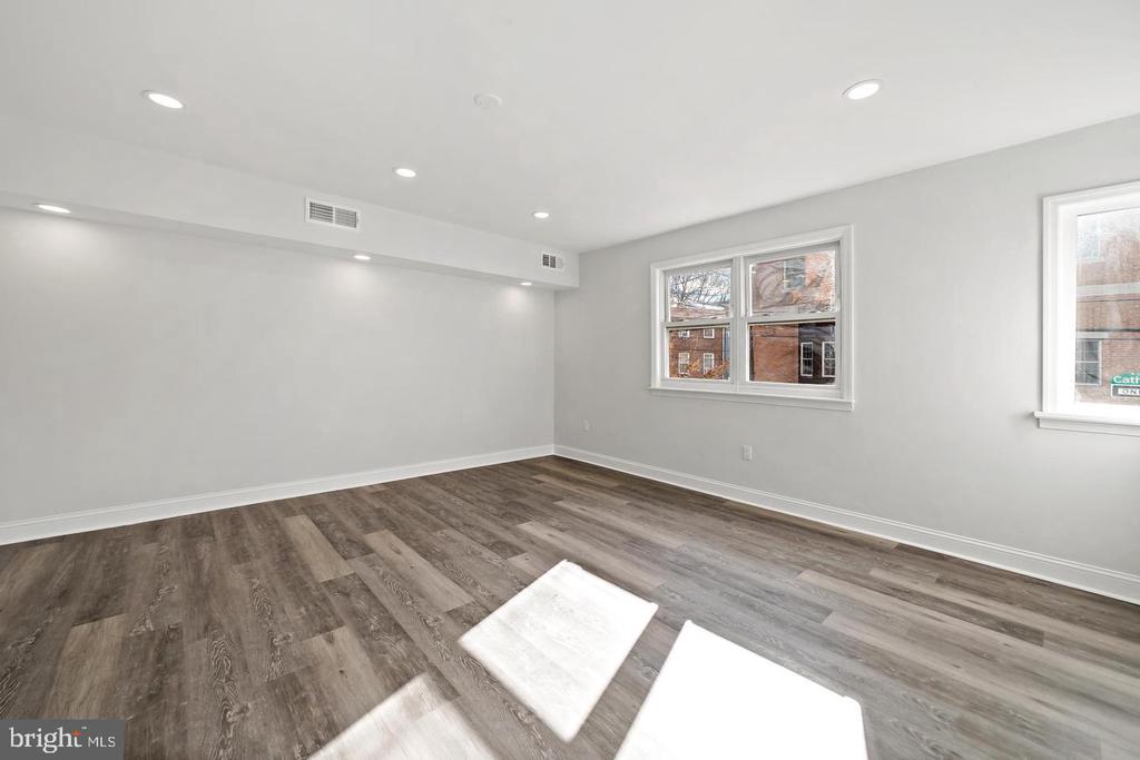 785 S 6TH STREET Unit: 2ND FL