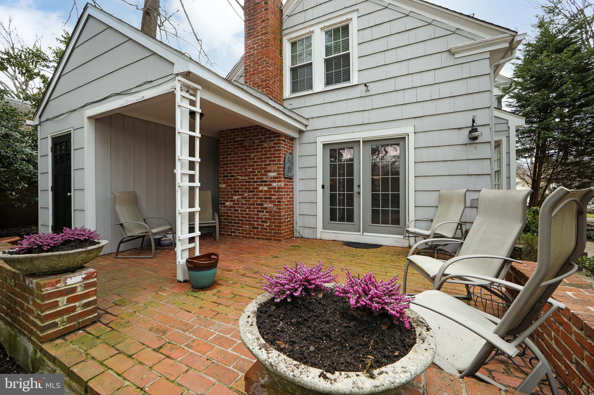 330 Woodland Ave