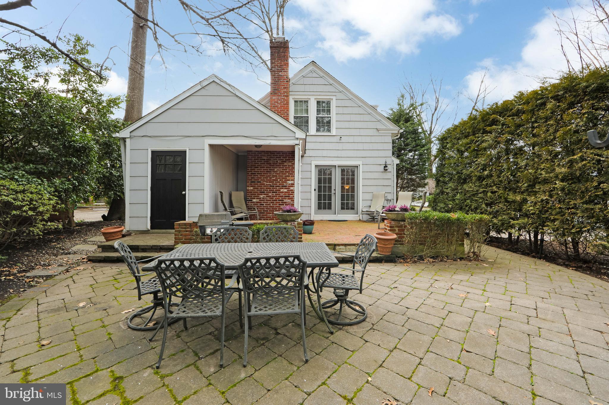 330 Woodland Ave
