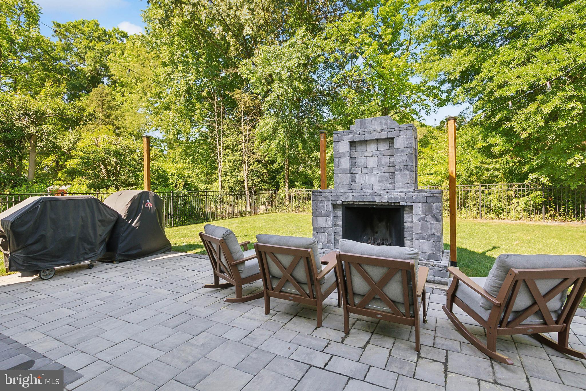 210 Meadow Dr