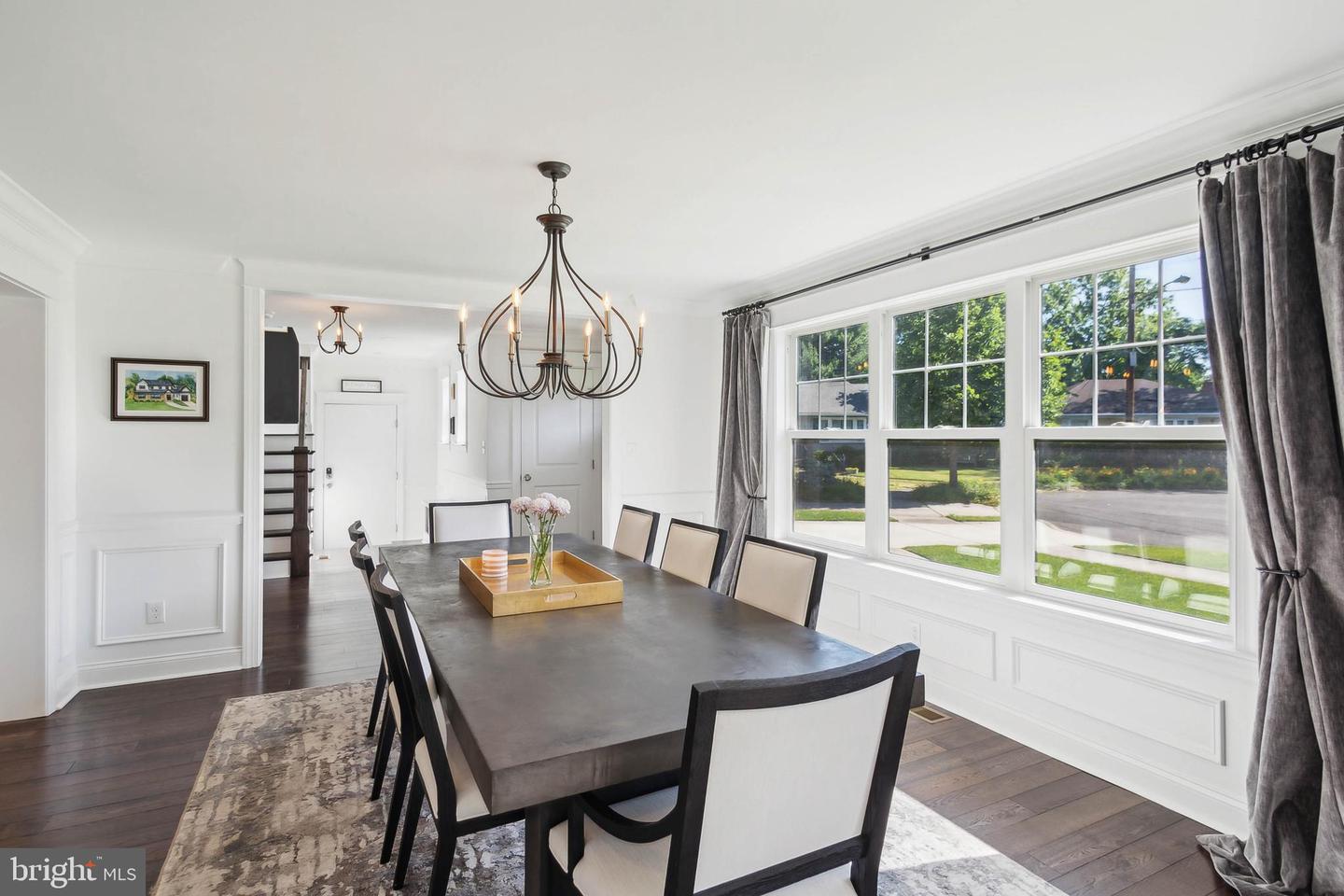 210 Meadow Dr