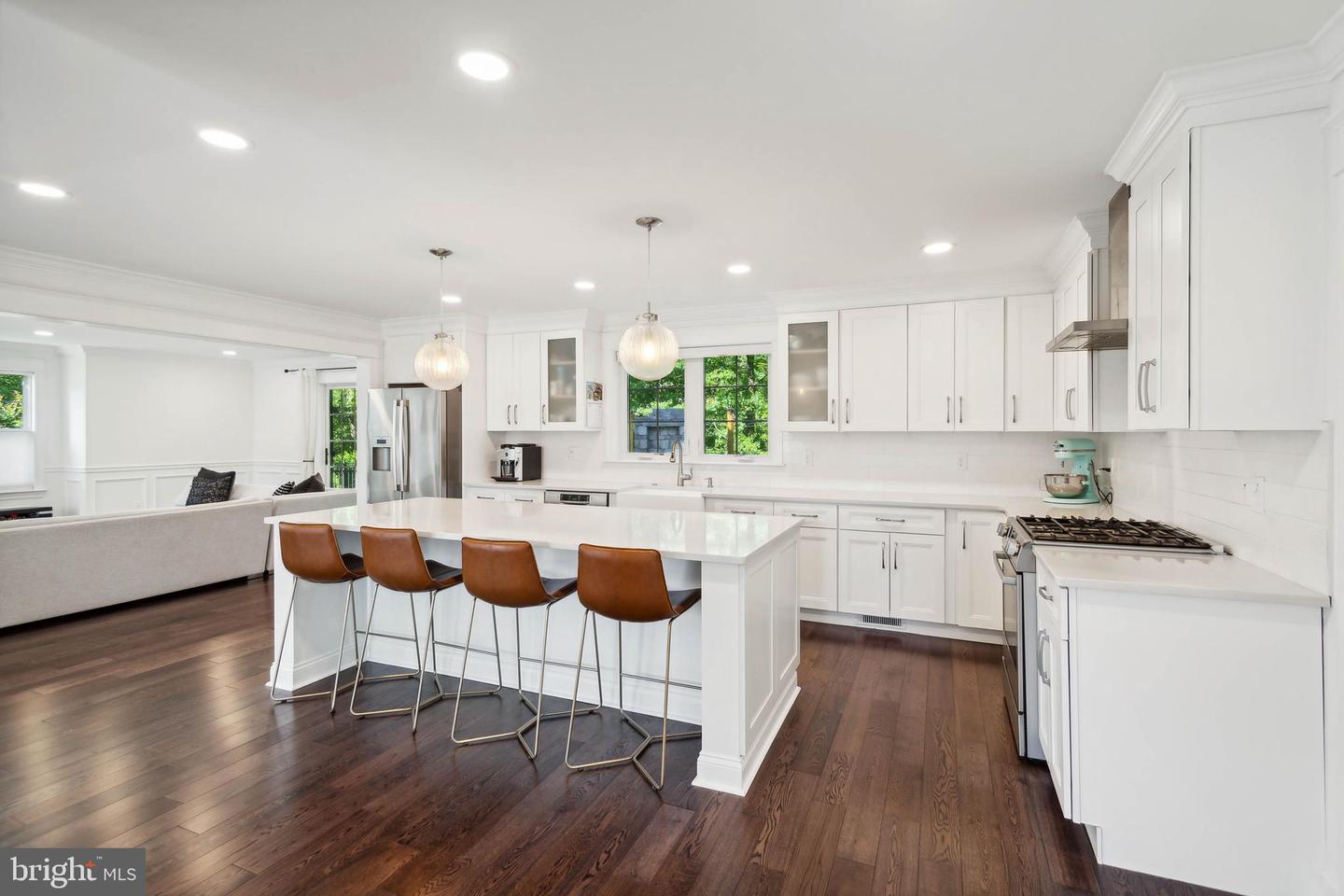 210 Meadow Dr