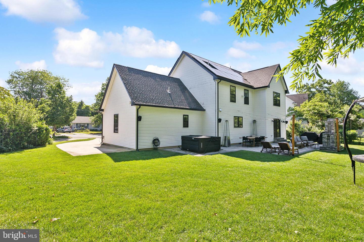 210 Meadow Dr
