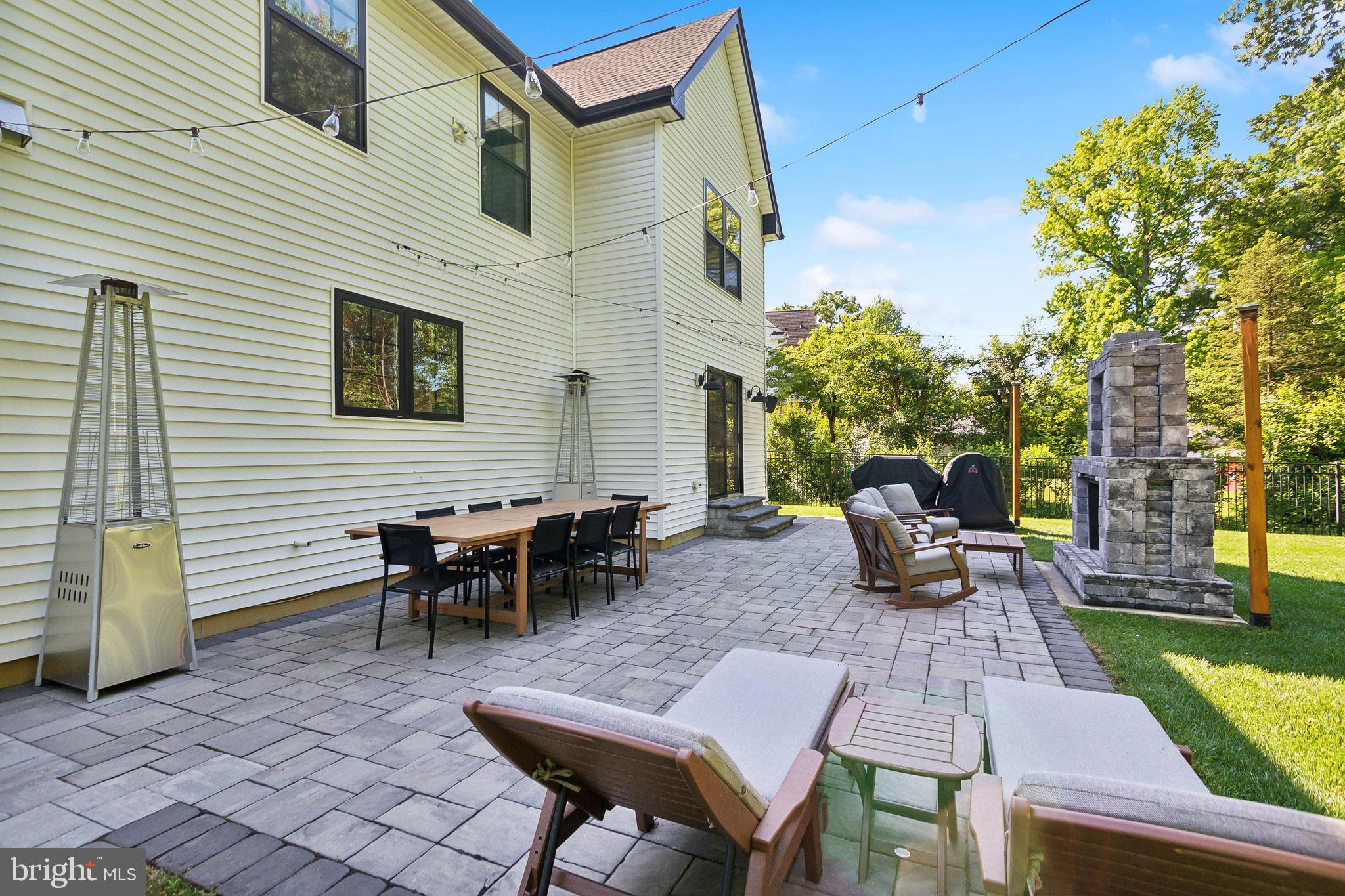 210 Meadow Dr