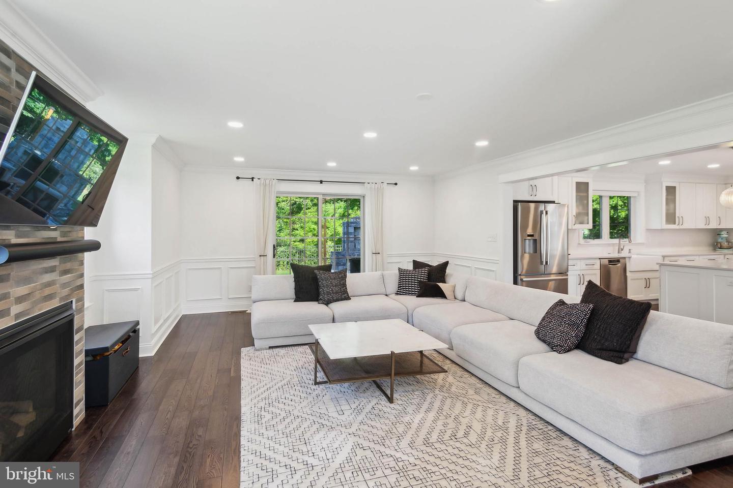 210 Meadow Dr