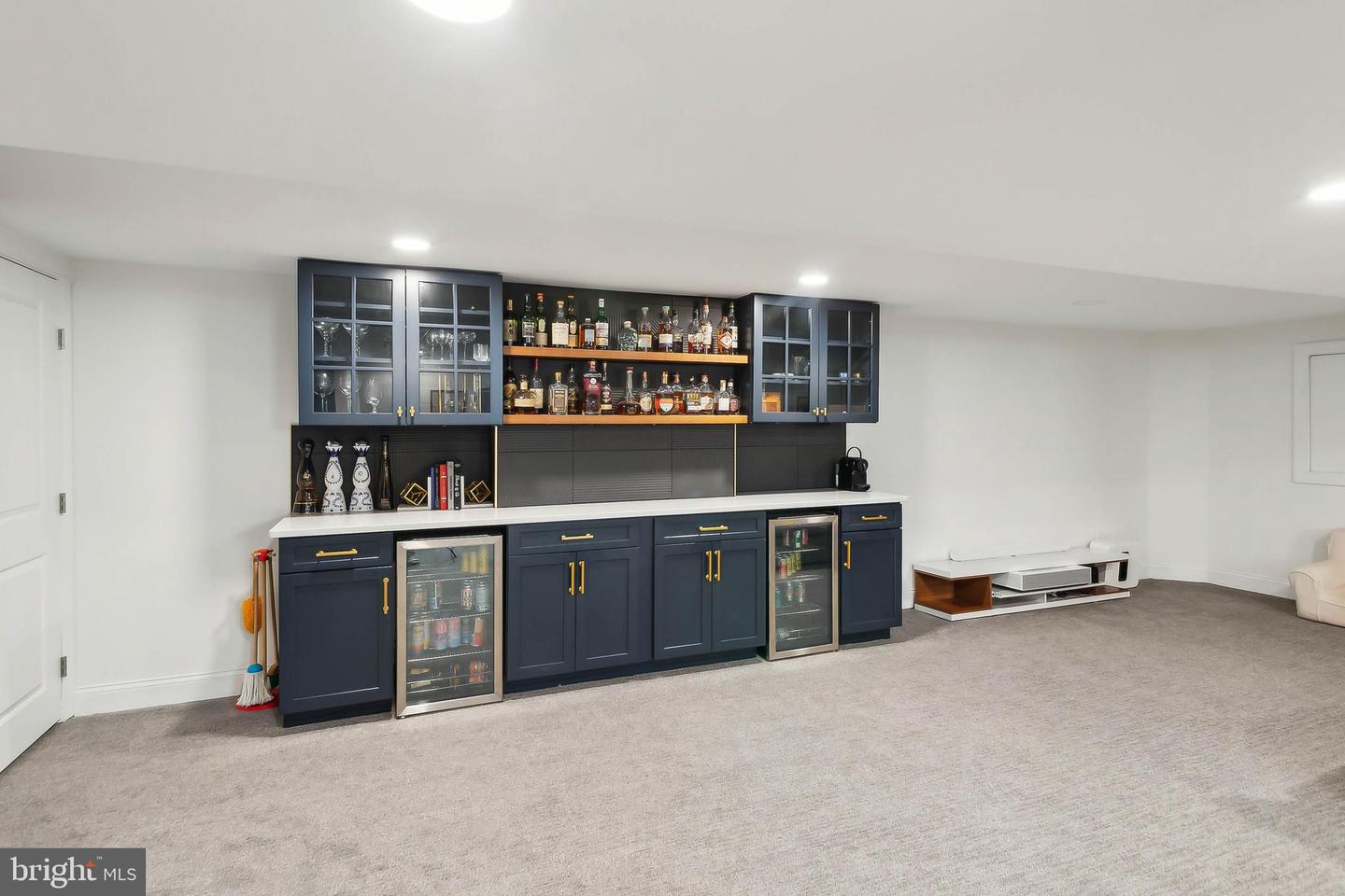 210 Meadow Dr