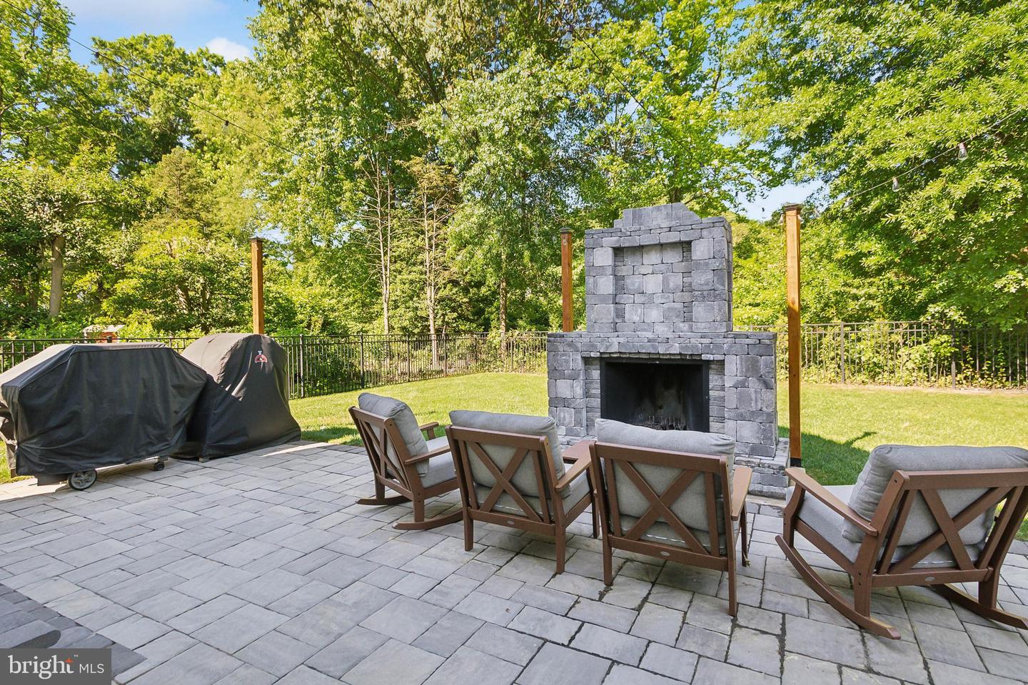 210 Meadow Dr