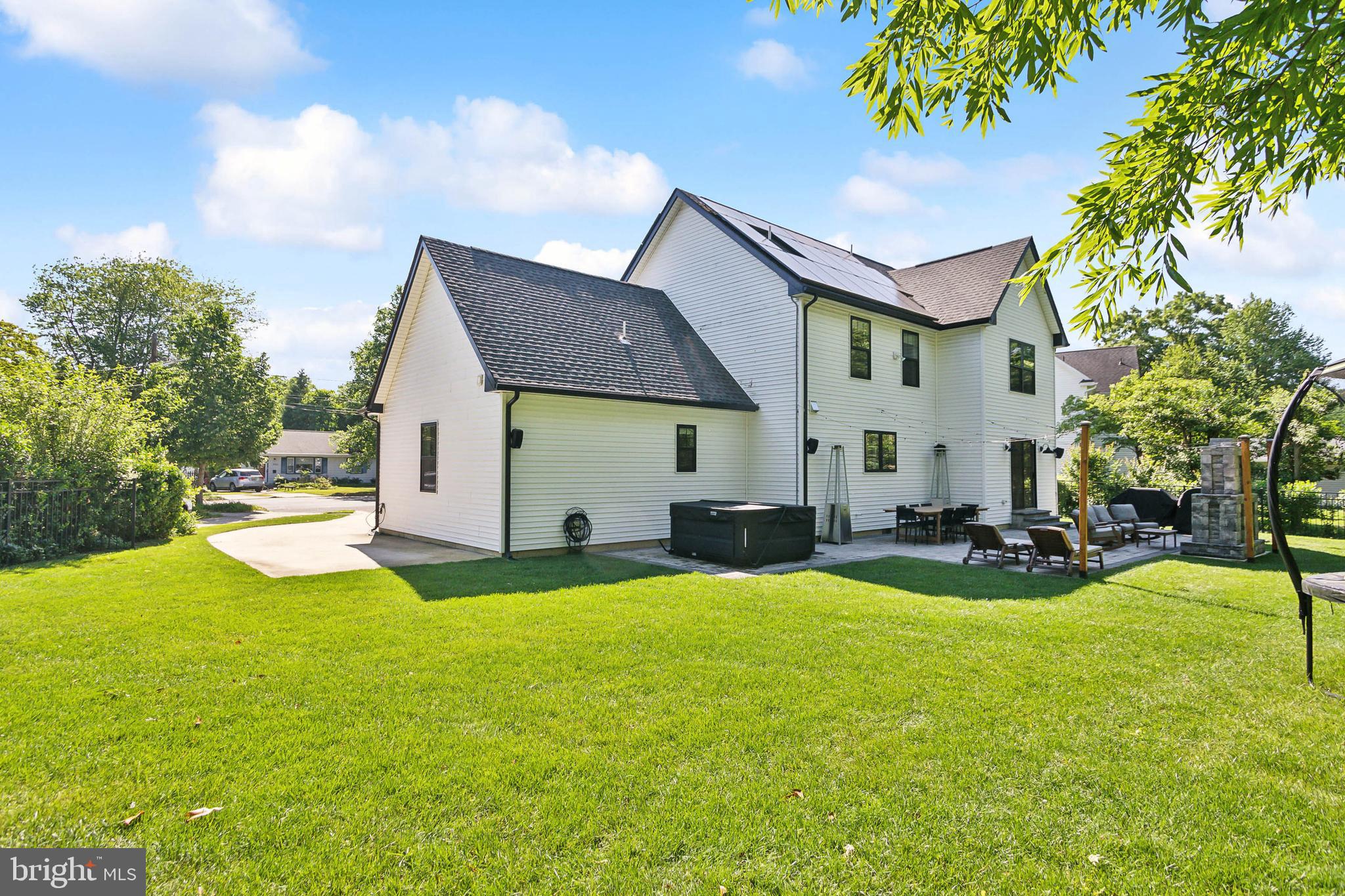 210 Meadow Dr