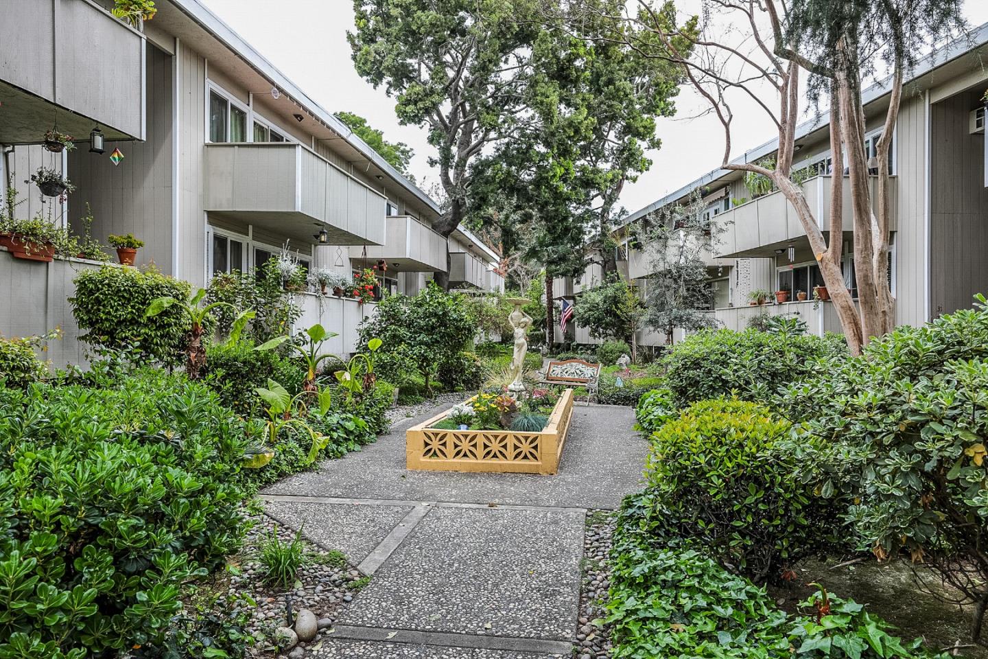 1898 Meridian AVE 28