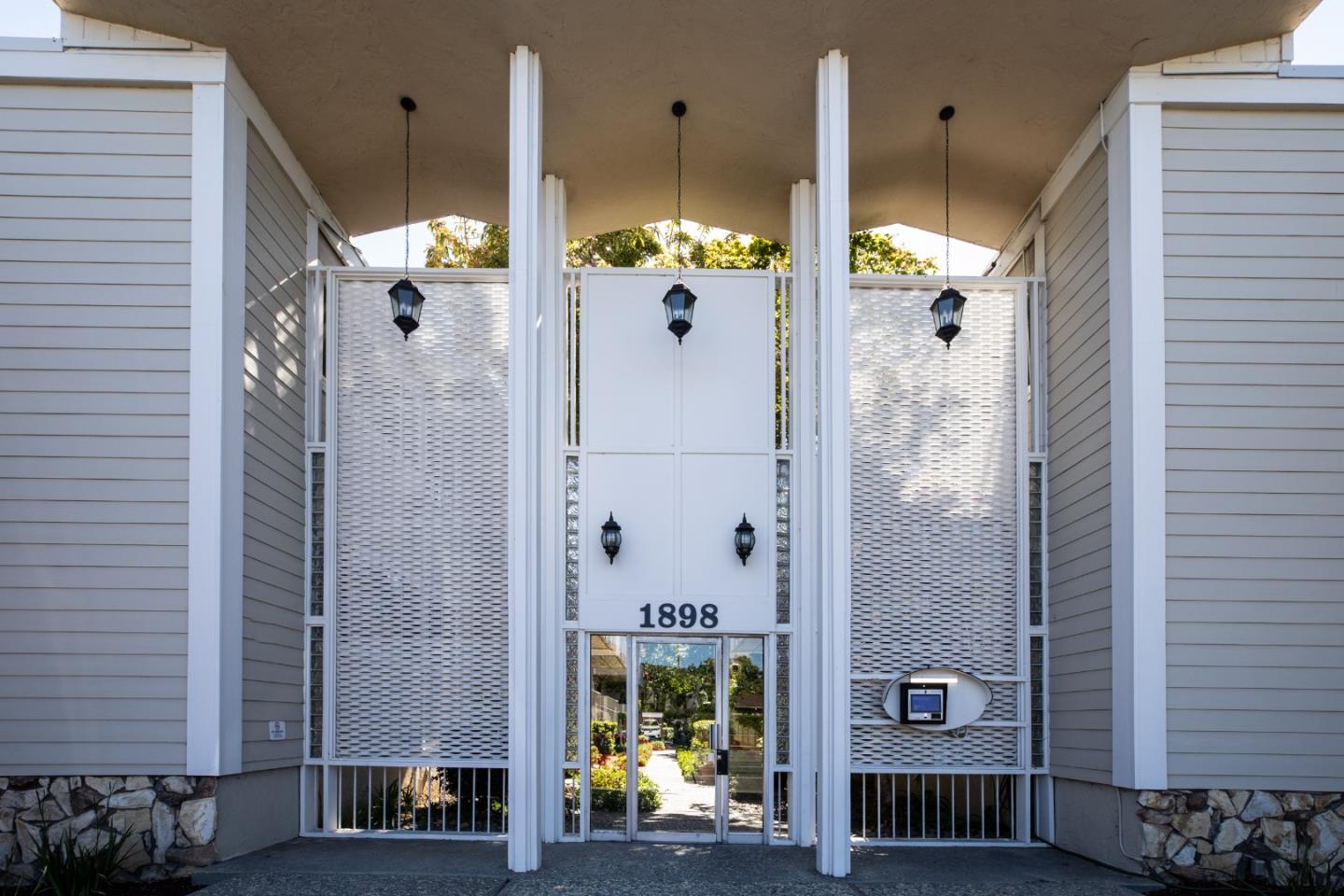 1898 Meridian AVE 28