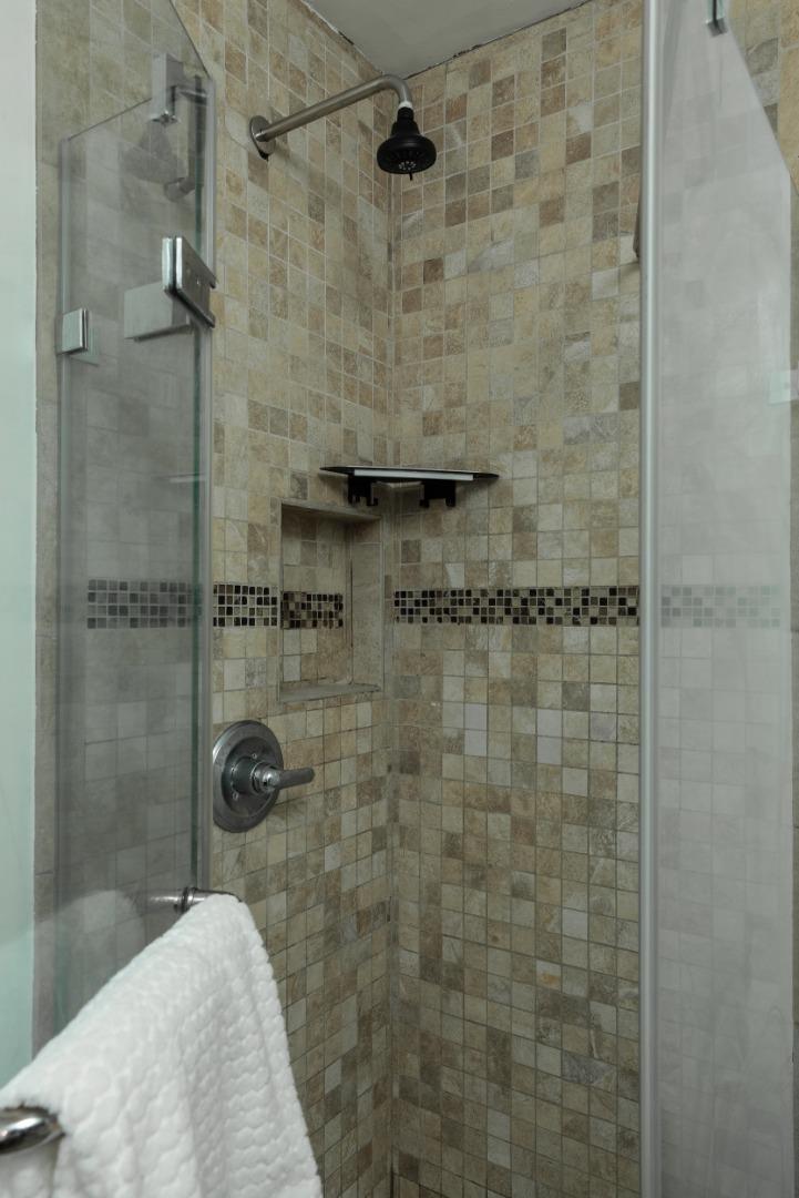 1898 Meridian AVE 28