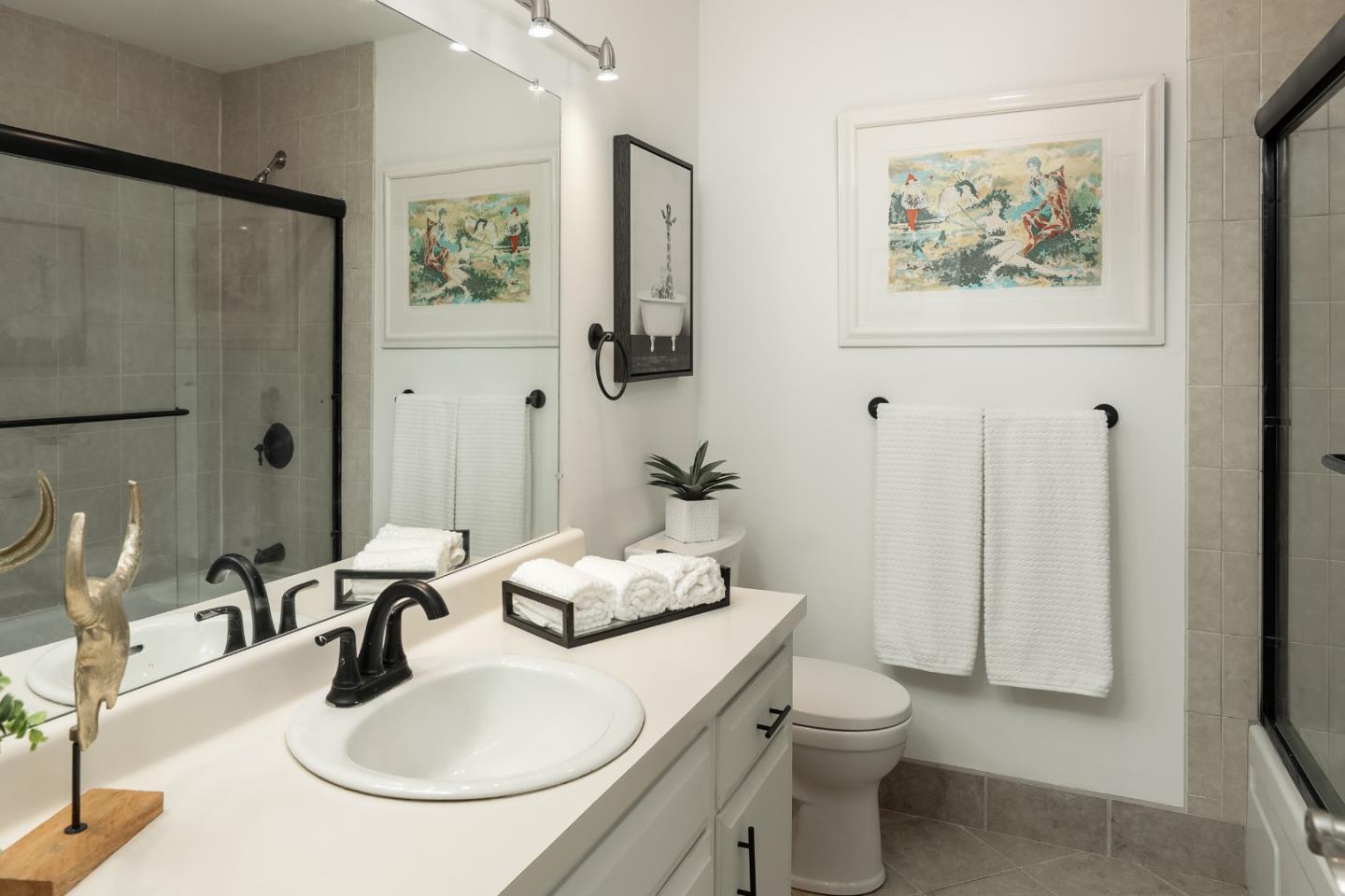 1898 Meridian AVE 28