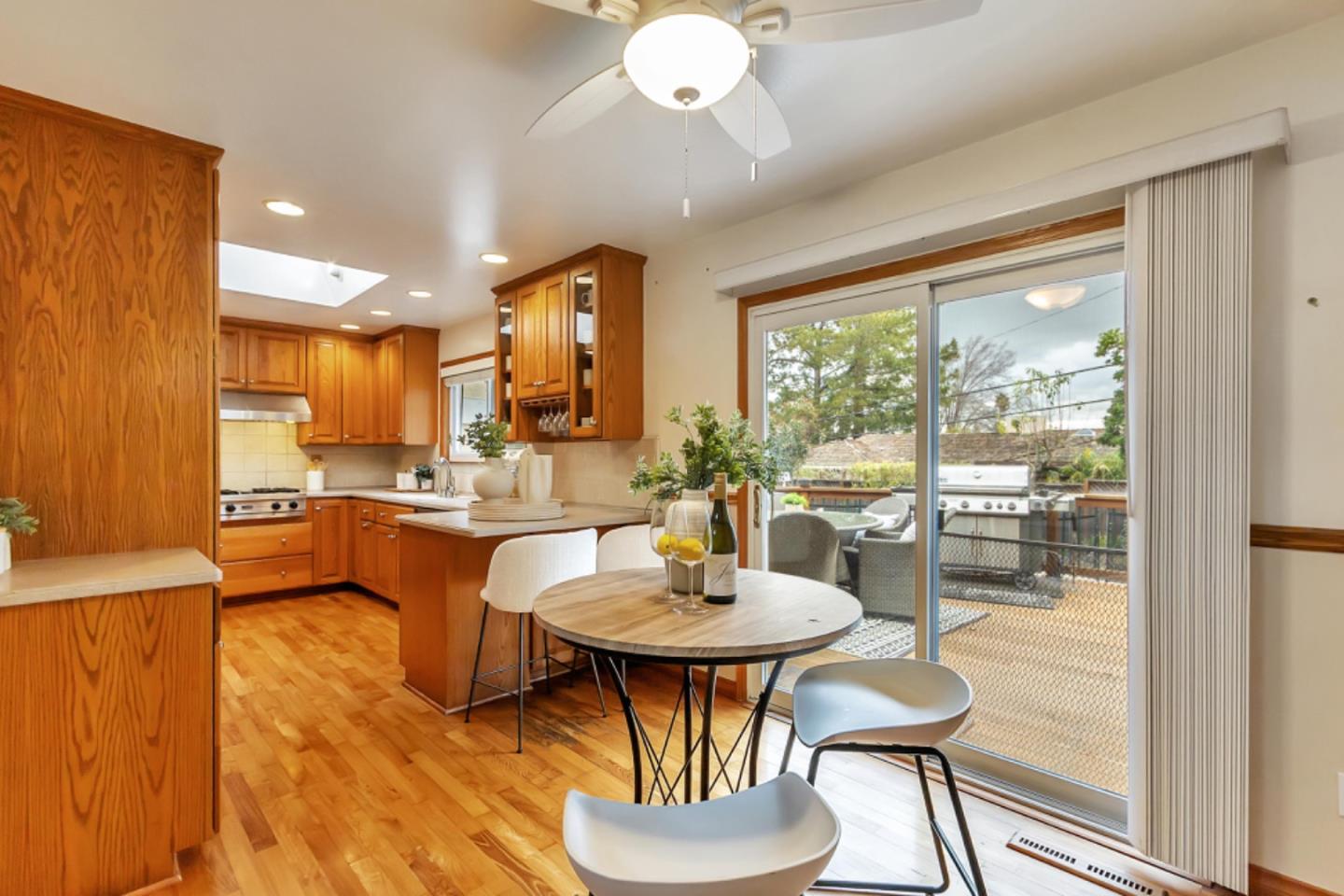 232 More Avenue