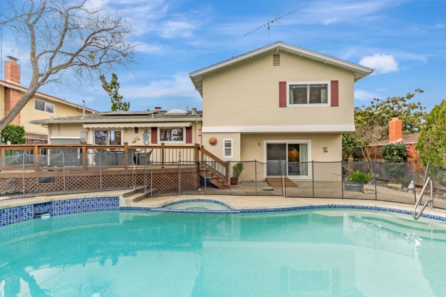 232 More Avenue