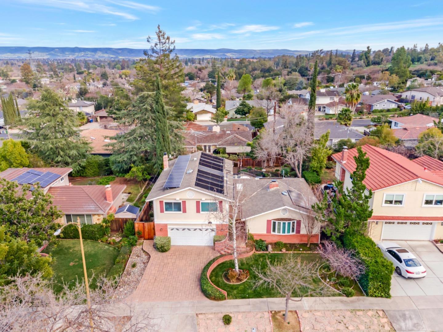 232 More Avenue