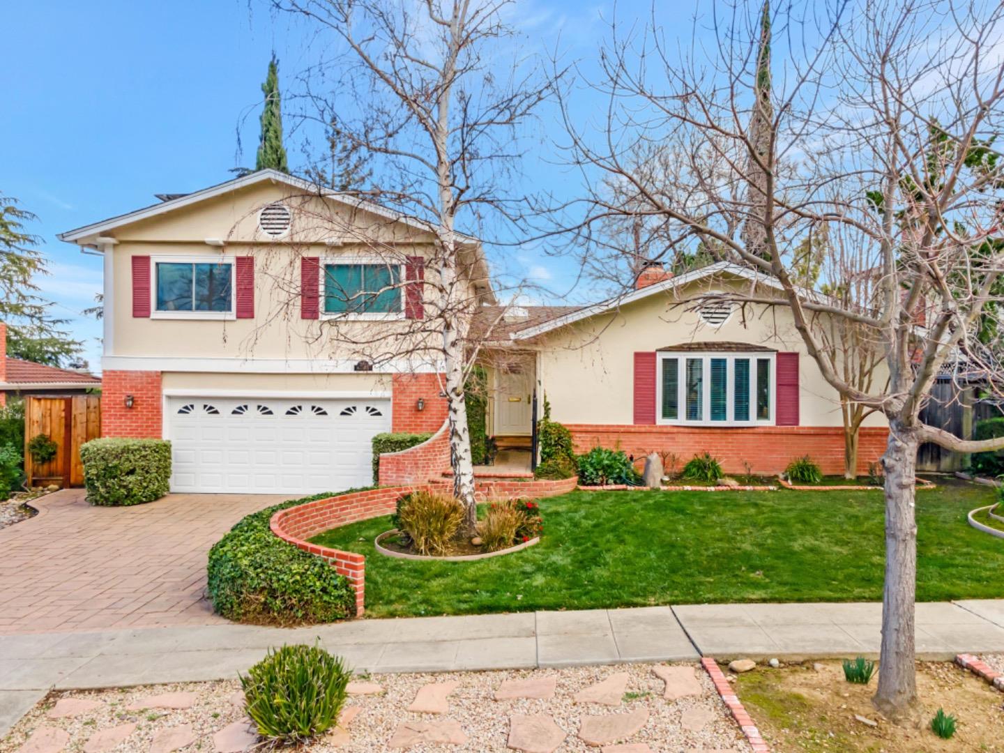 232 More Avenue