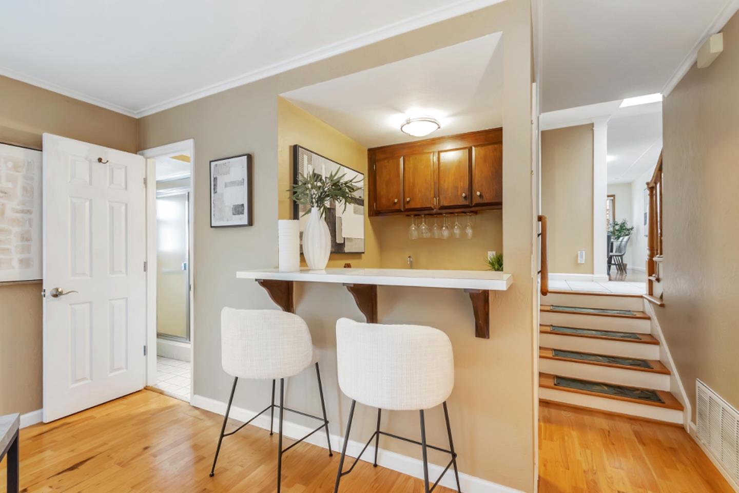 232 More Avenue