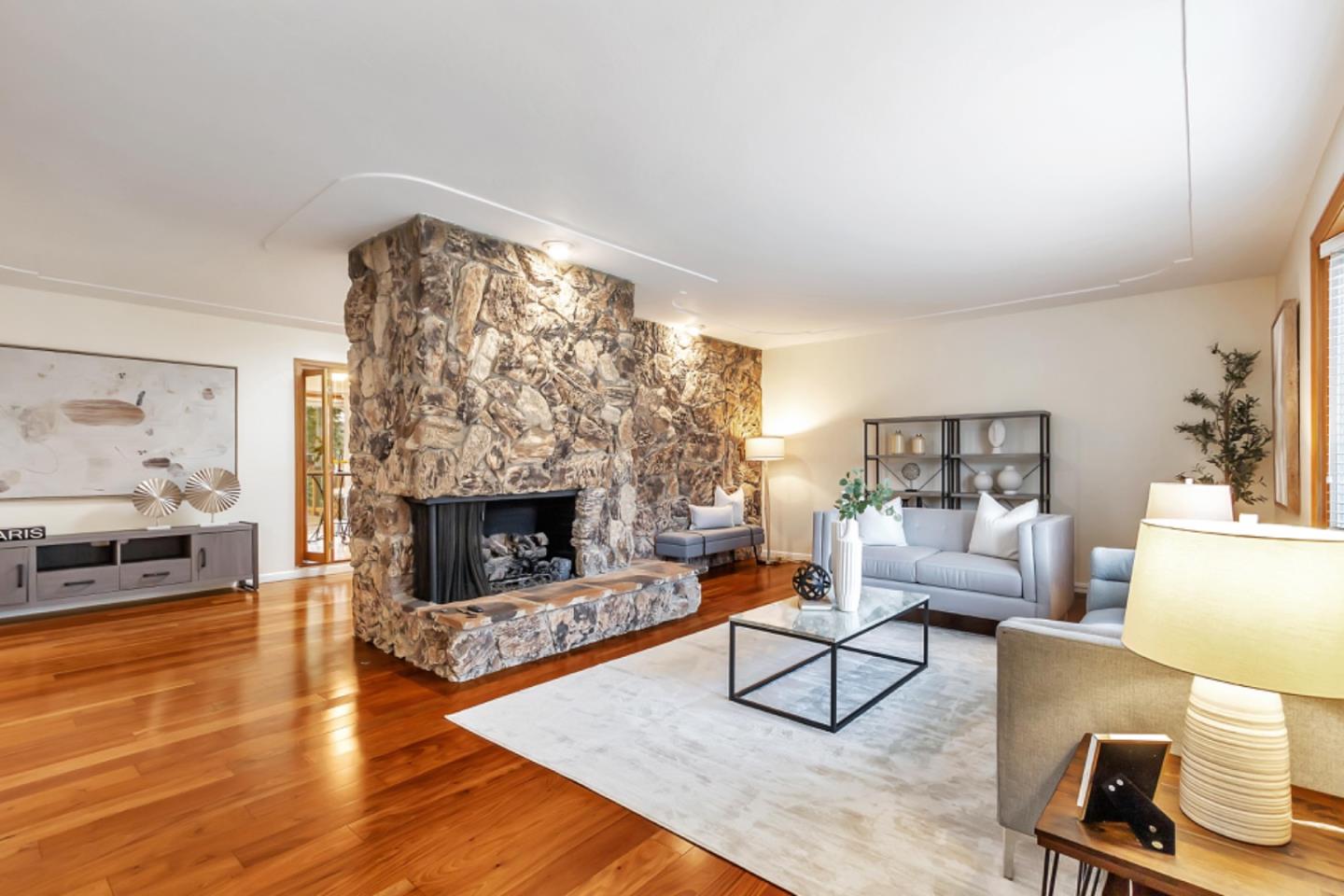 232 More Avenue