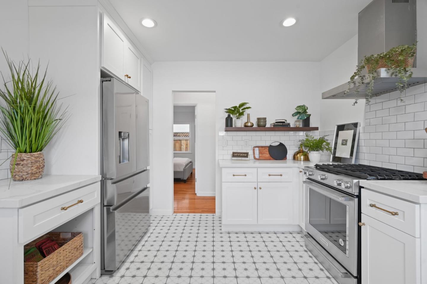 1105 Lincoln Court