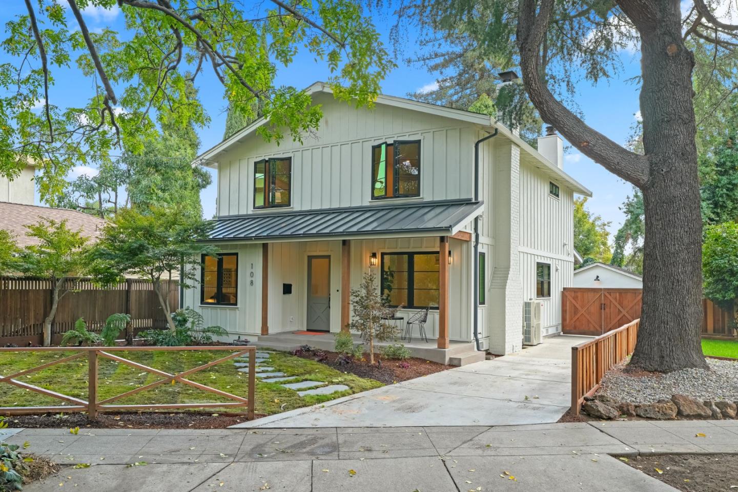 108 Glen Eyrie Avenue
