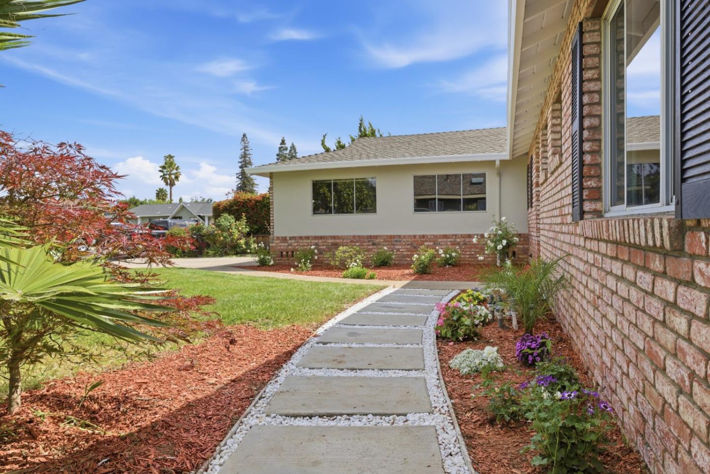 407 Lawndale Avenue