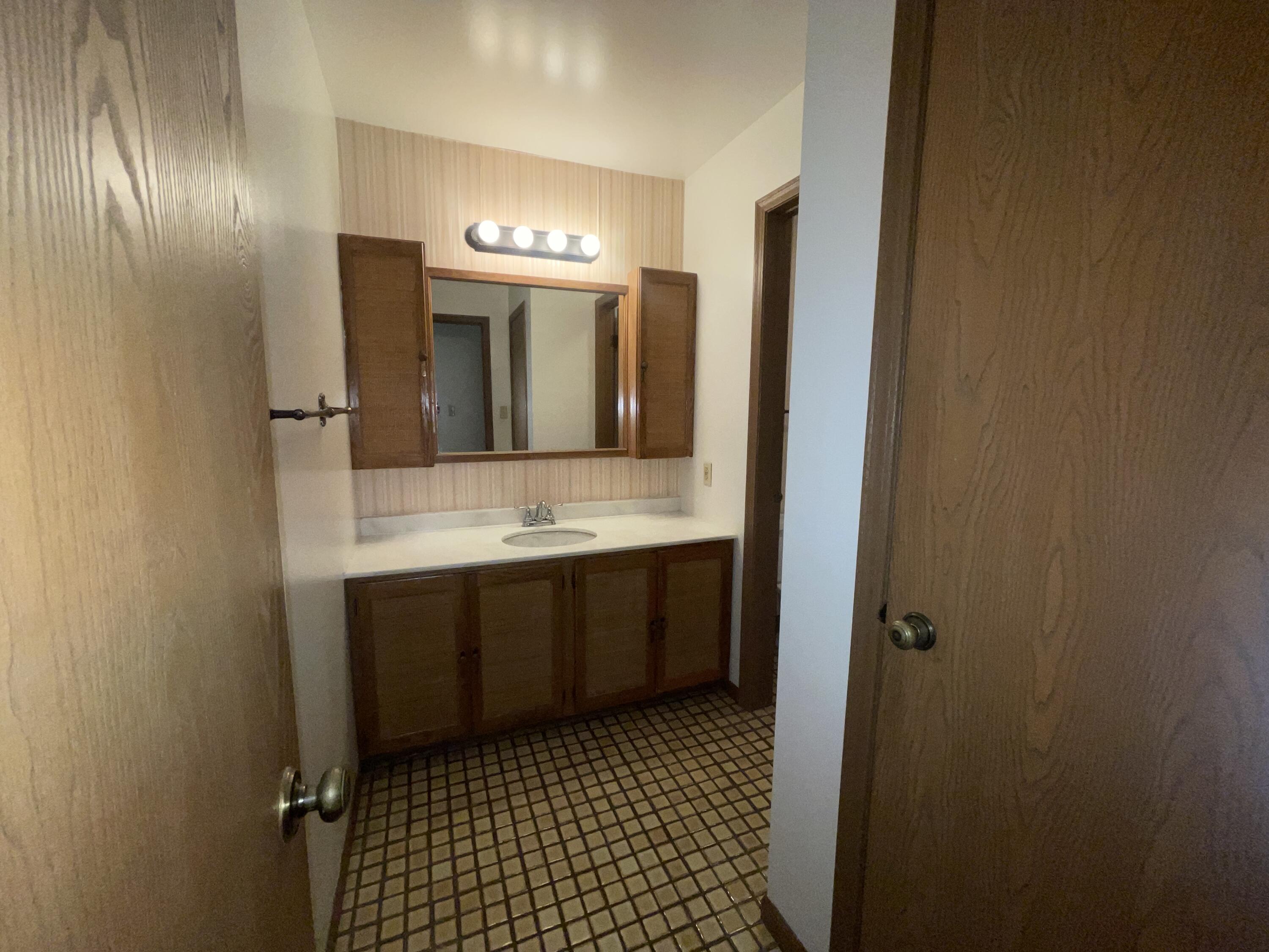 2049 45th Street Unit: 208