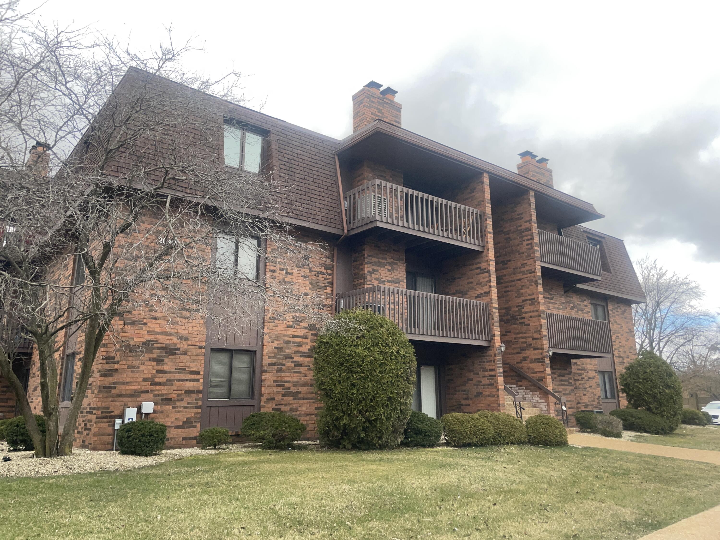 2049 45th Street Unit: 208