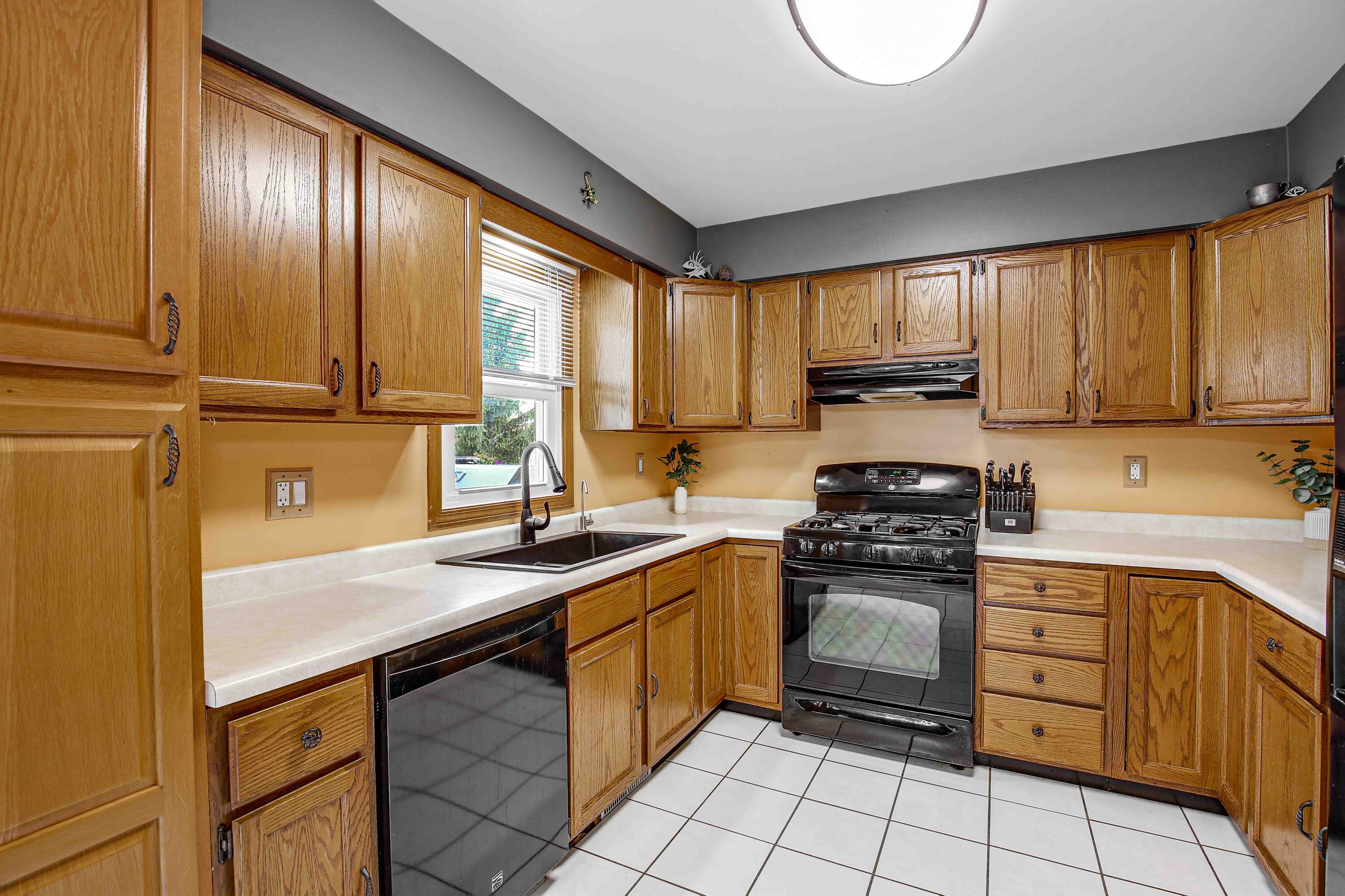 6912 W 86th Place
