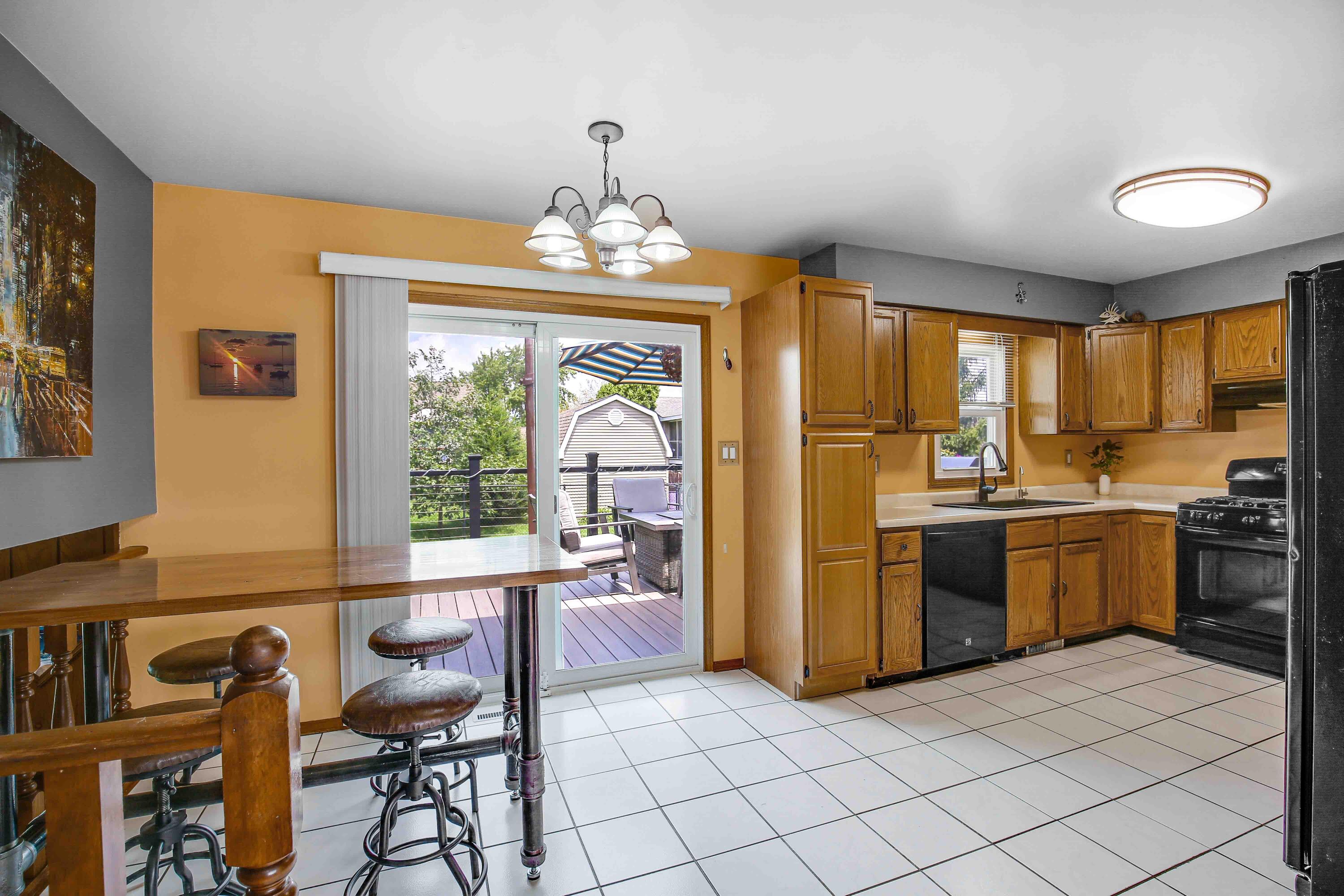 6912 W 86th Place