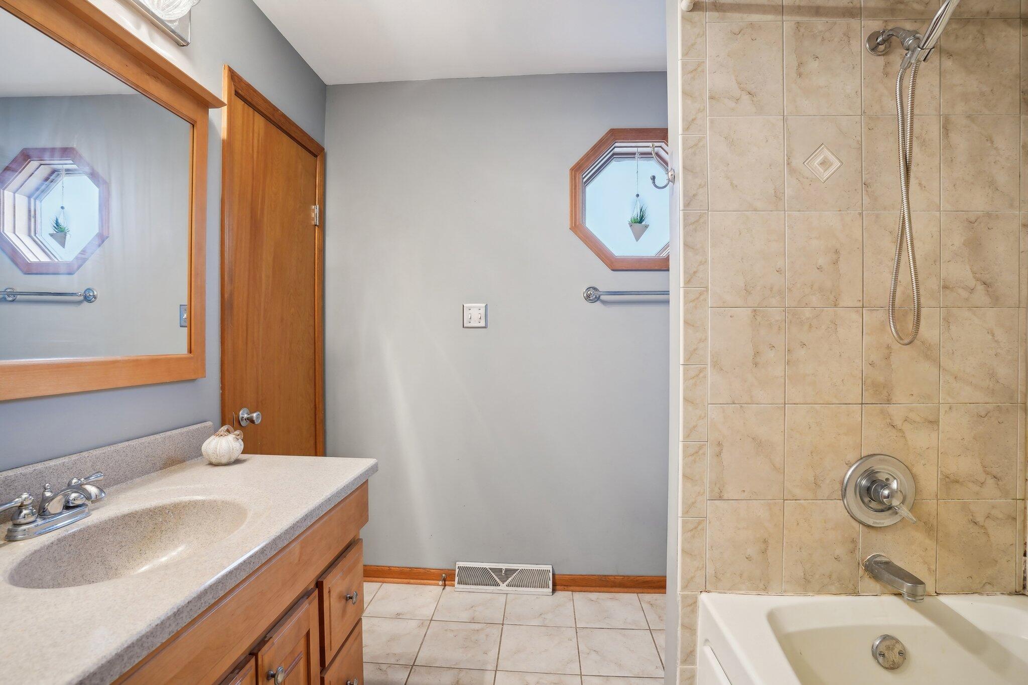 6888 W 86th Place