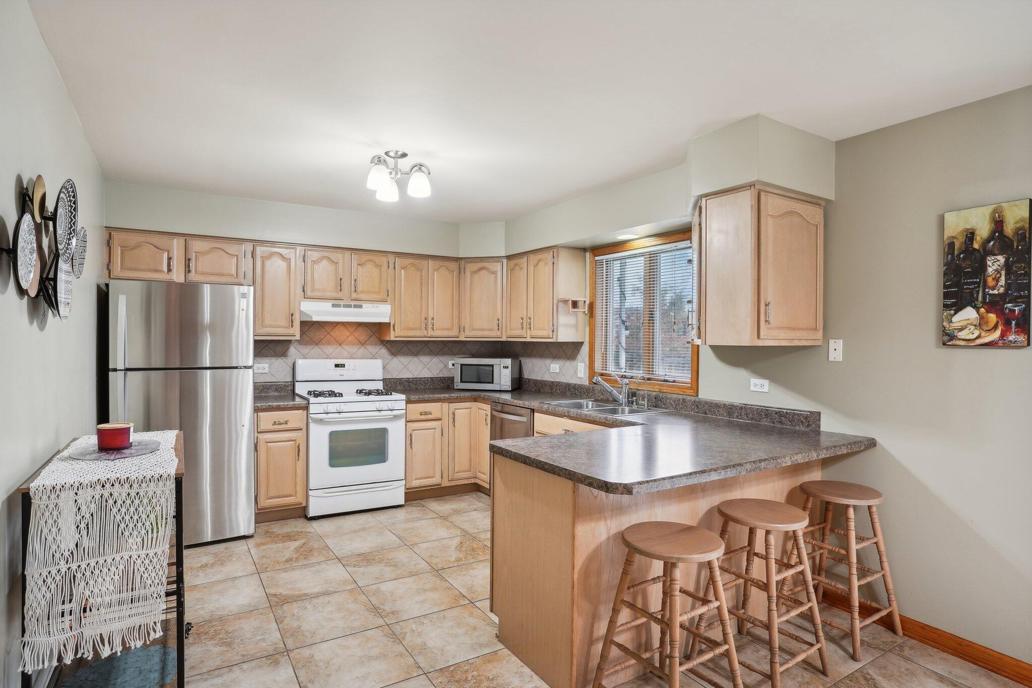 6888 W 86th Place
