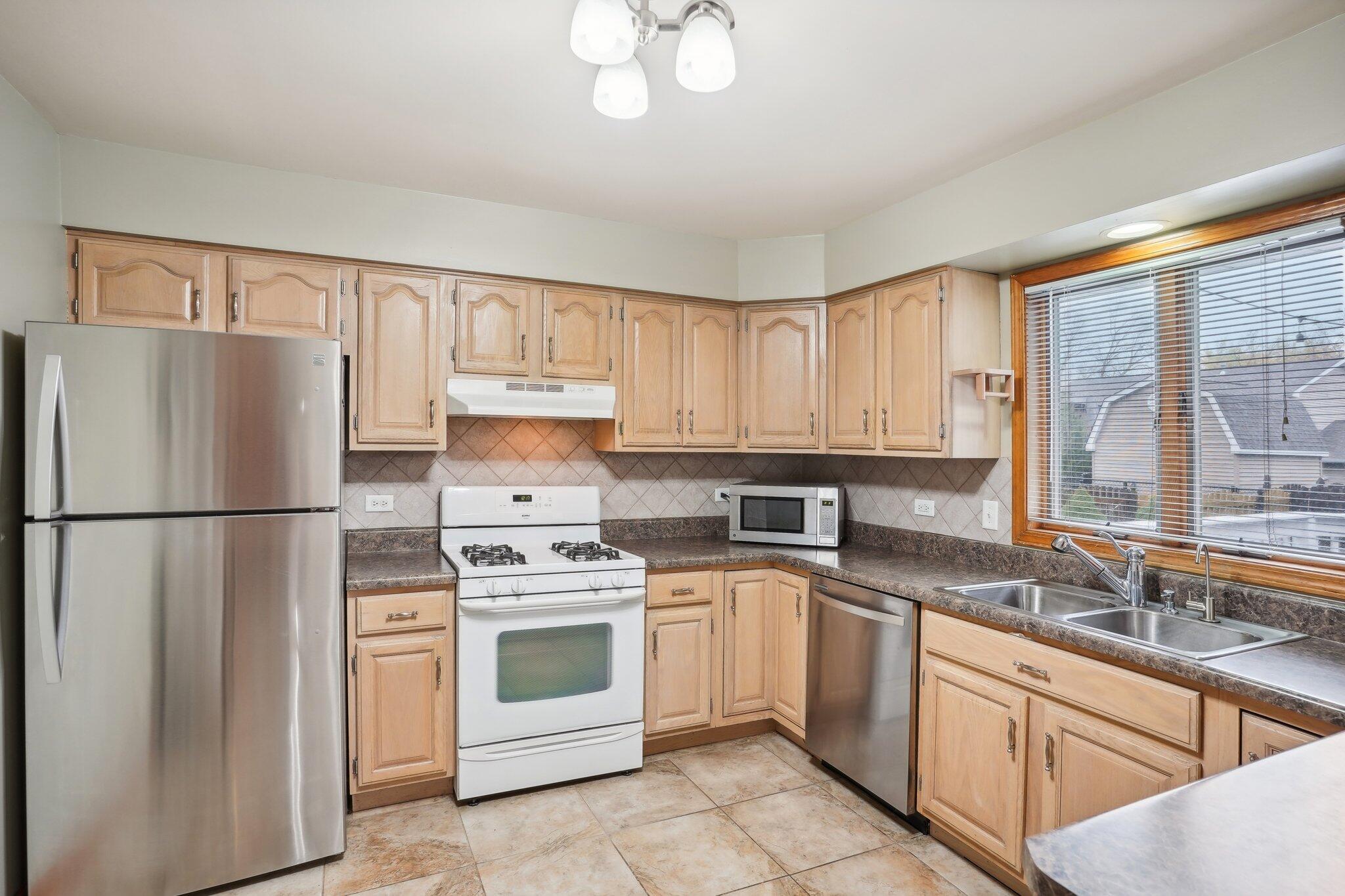 6888 W 86th Place