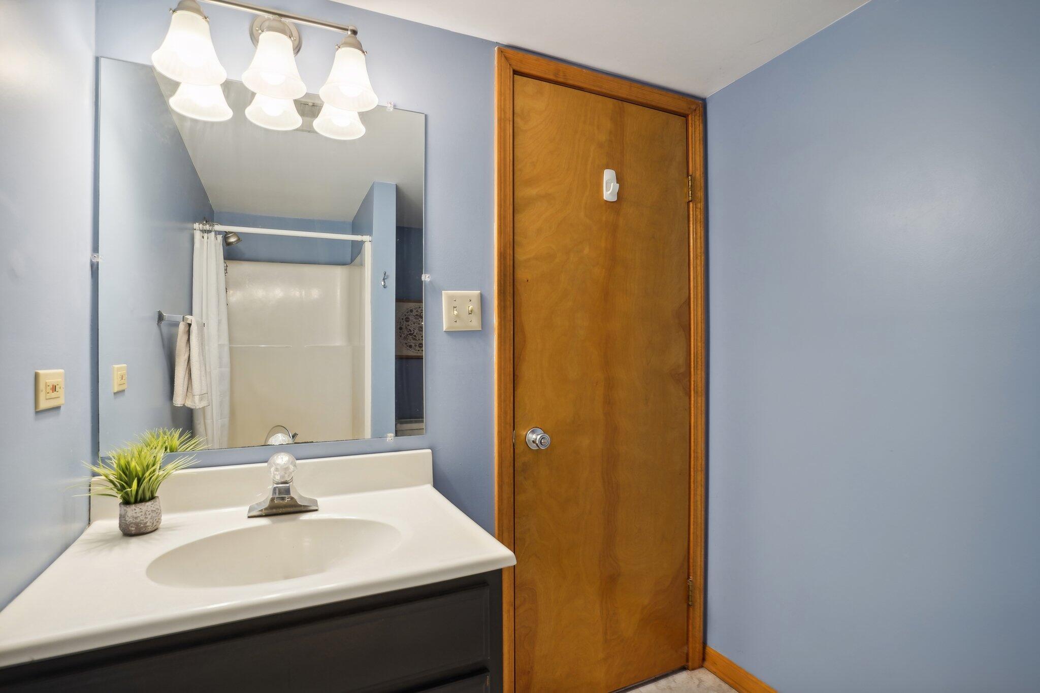 6888 W 86th Place