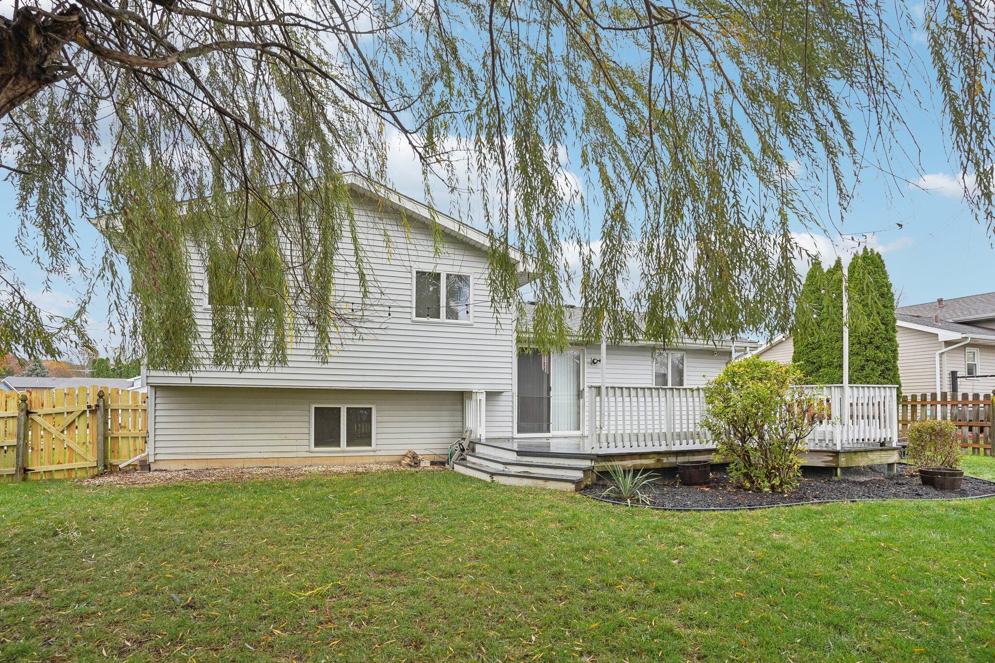 6888 W 86th Place