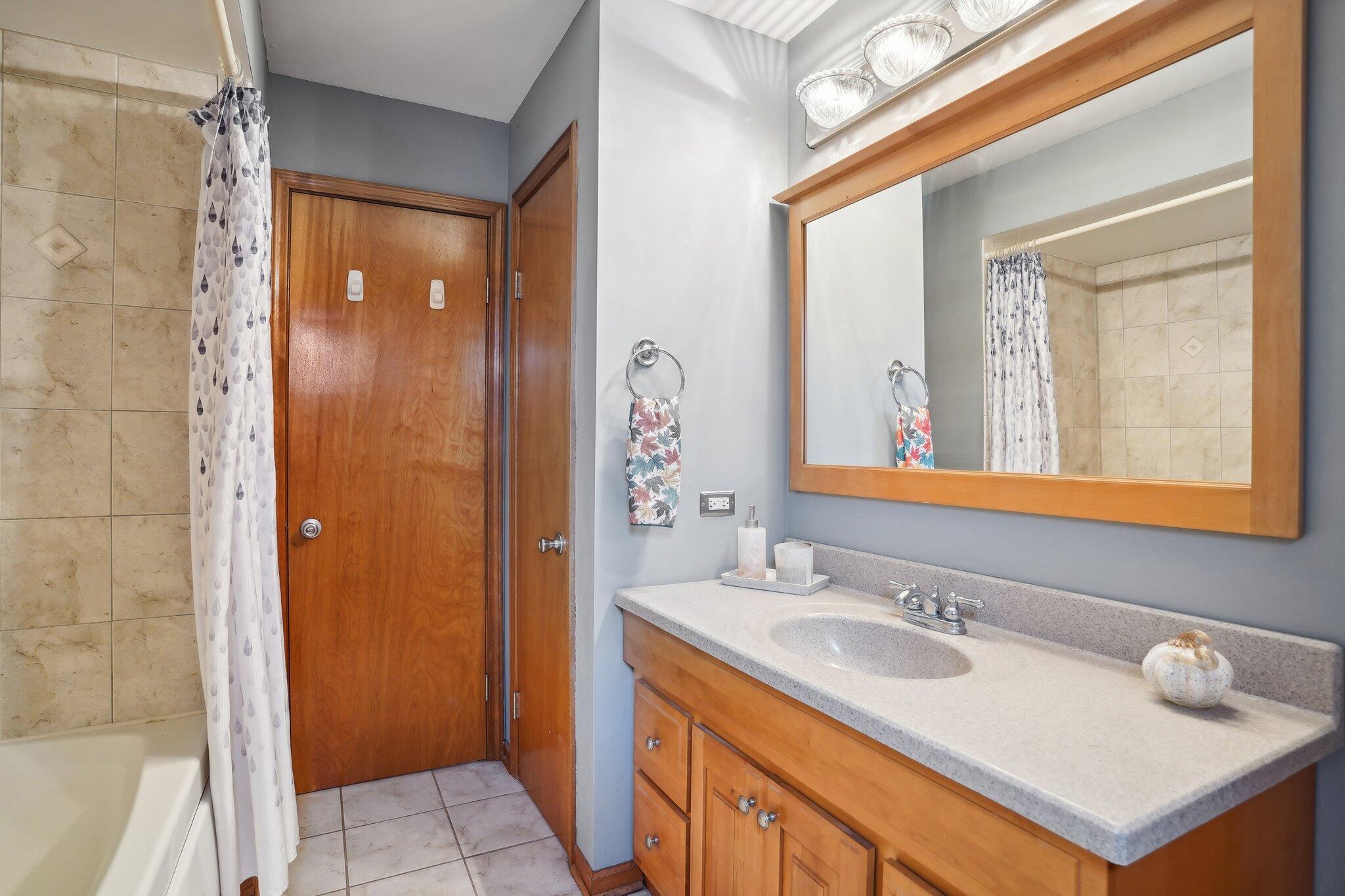 6888 W 86th Place