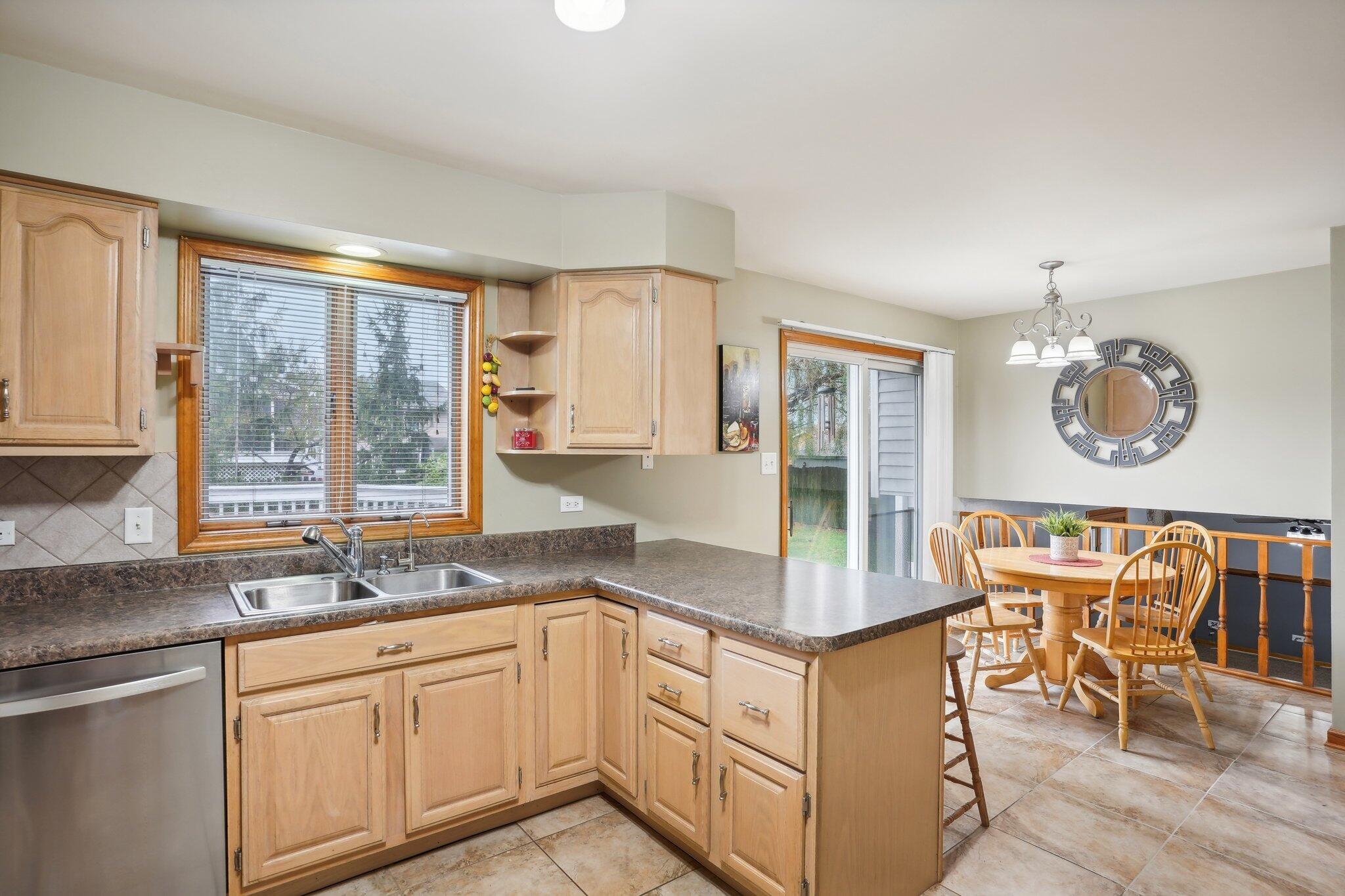 6888 W 86th Place