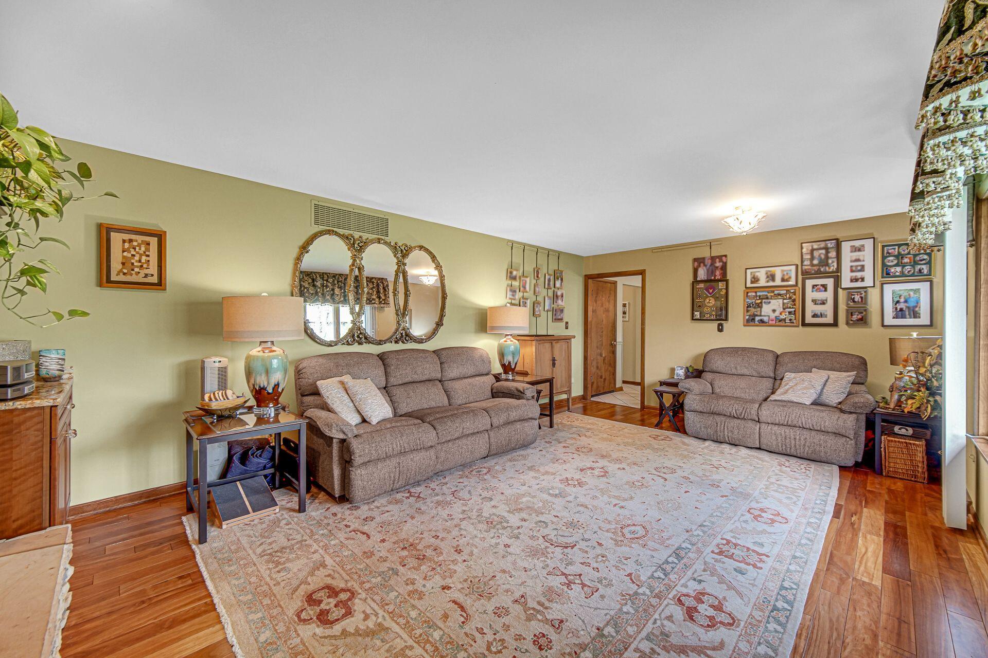 9129 Southwood Drive