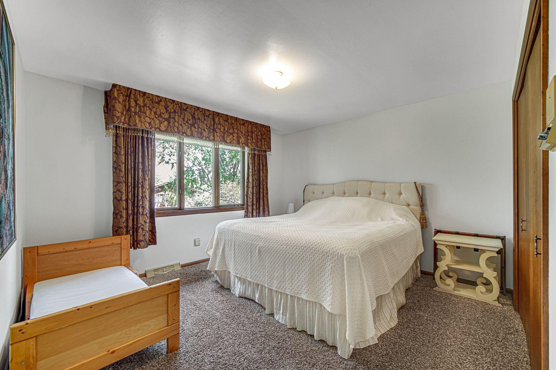 9129 Southwood Drive