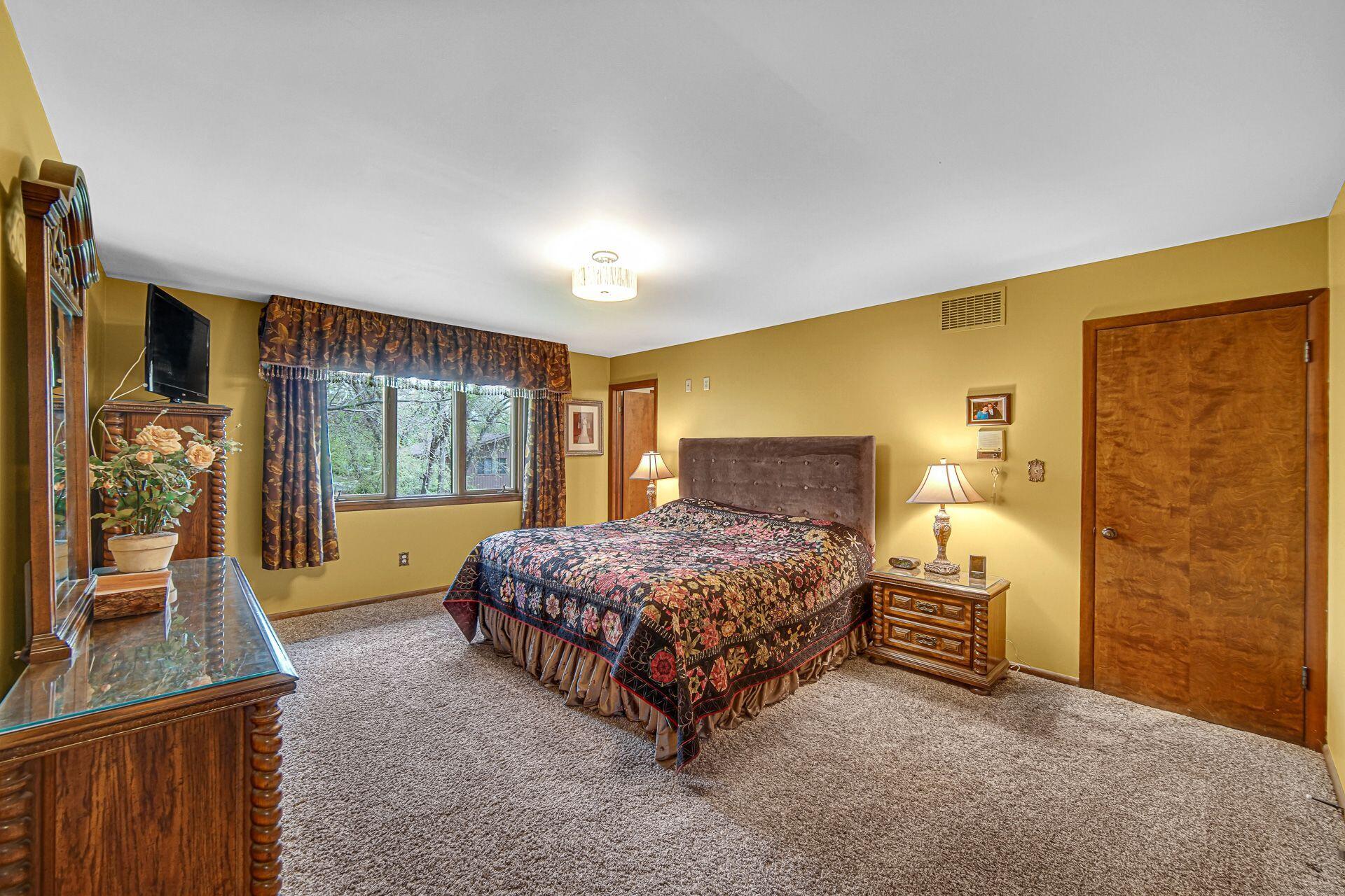 9129 Southwood Drive