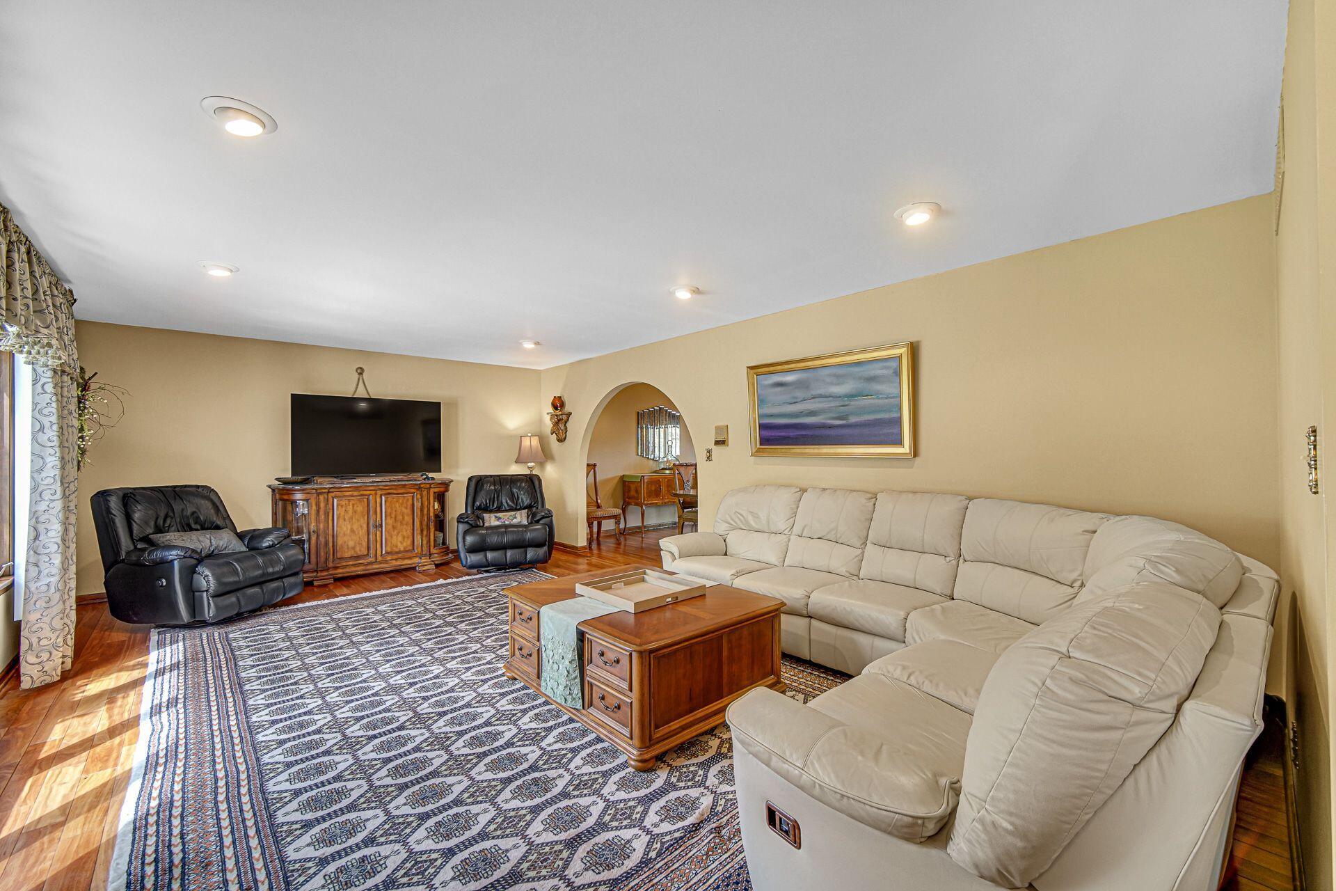 9129 Southwood Drive