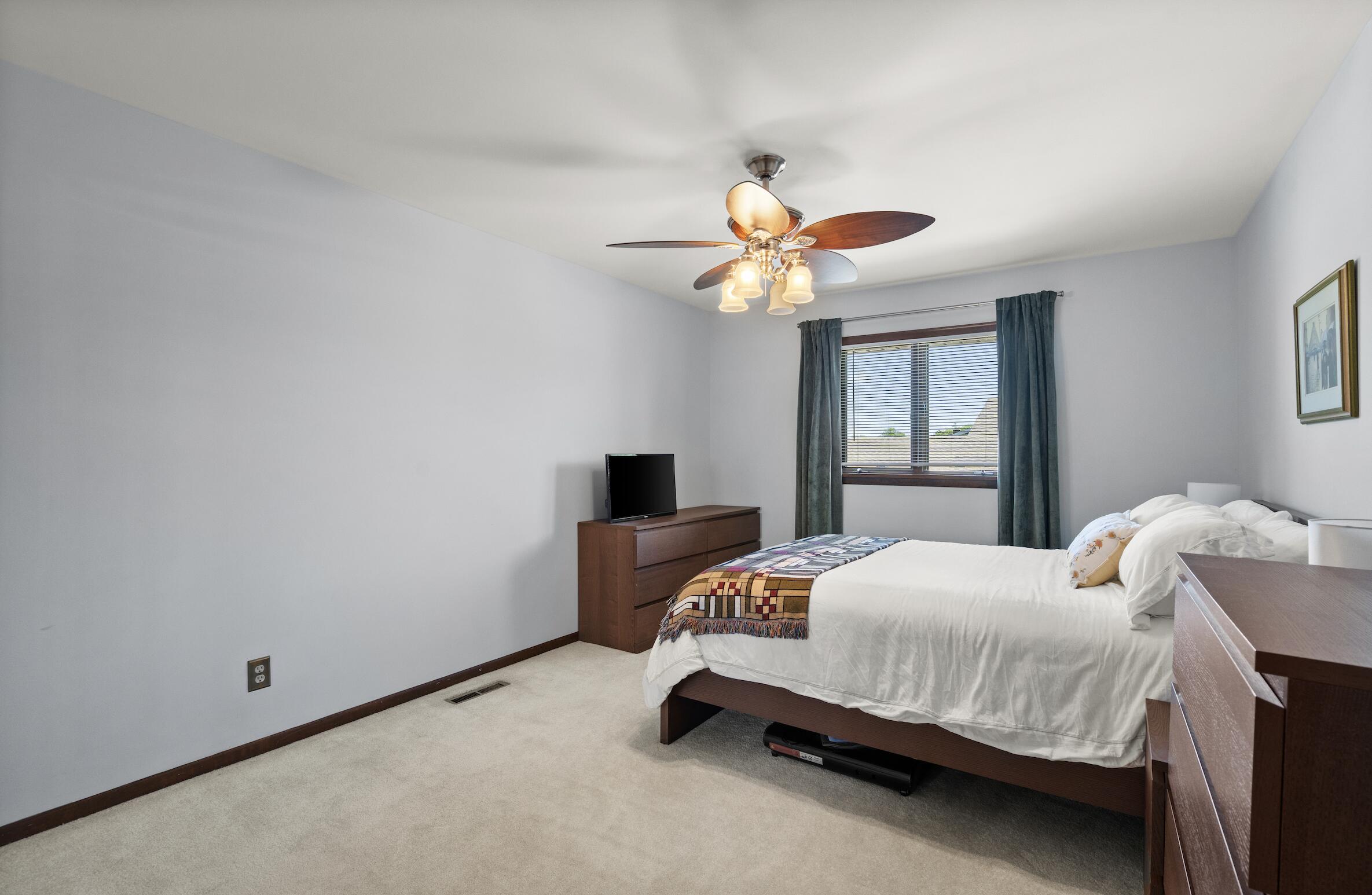 1148 Tamarack Place