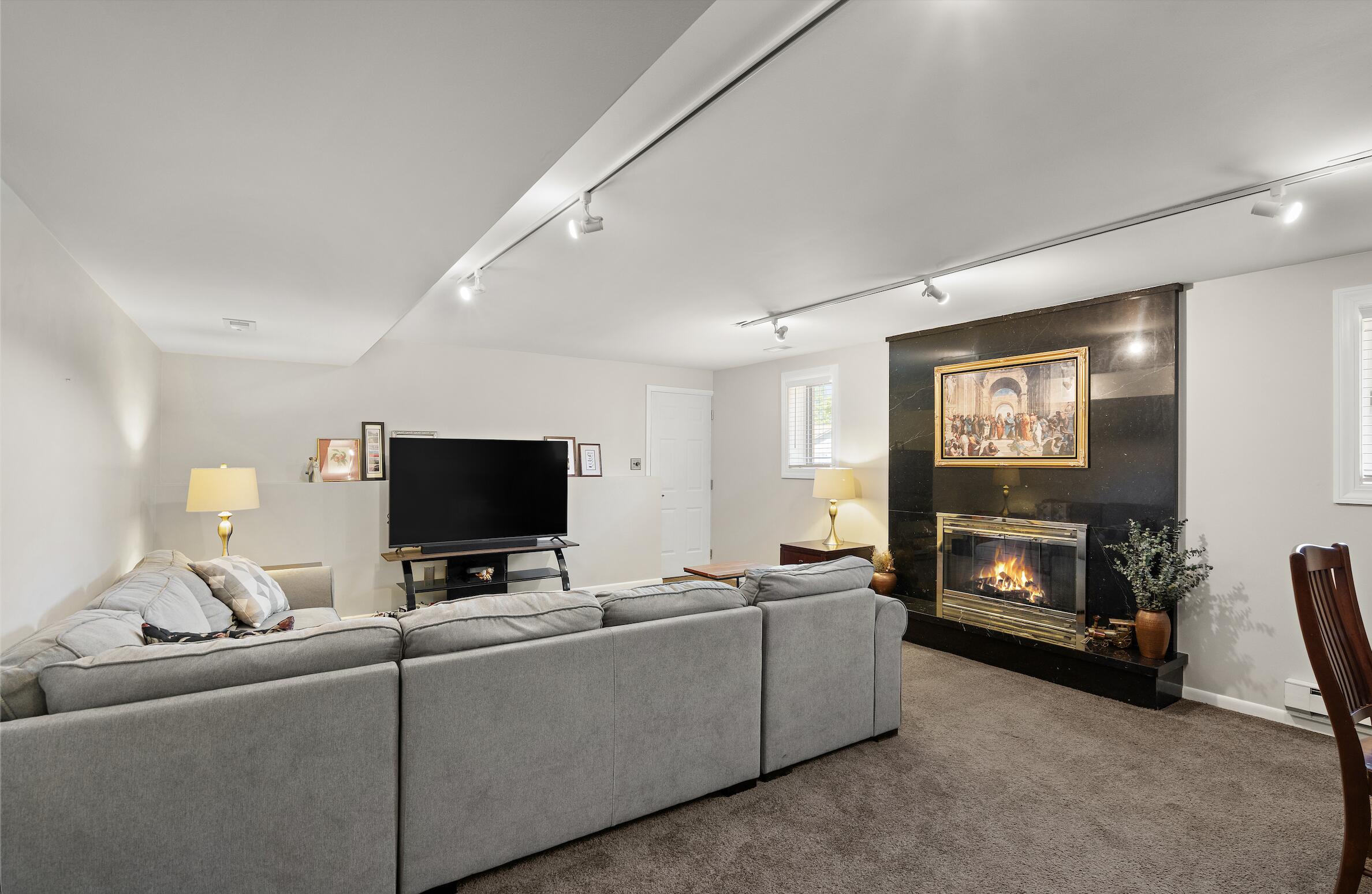 1148 Tamarack Place