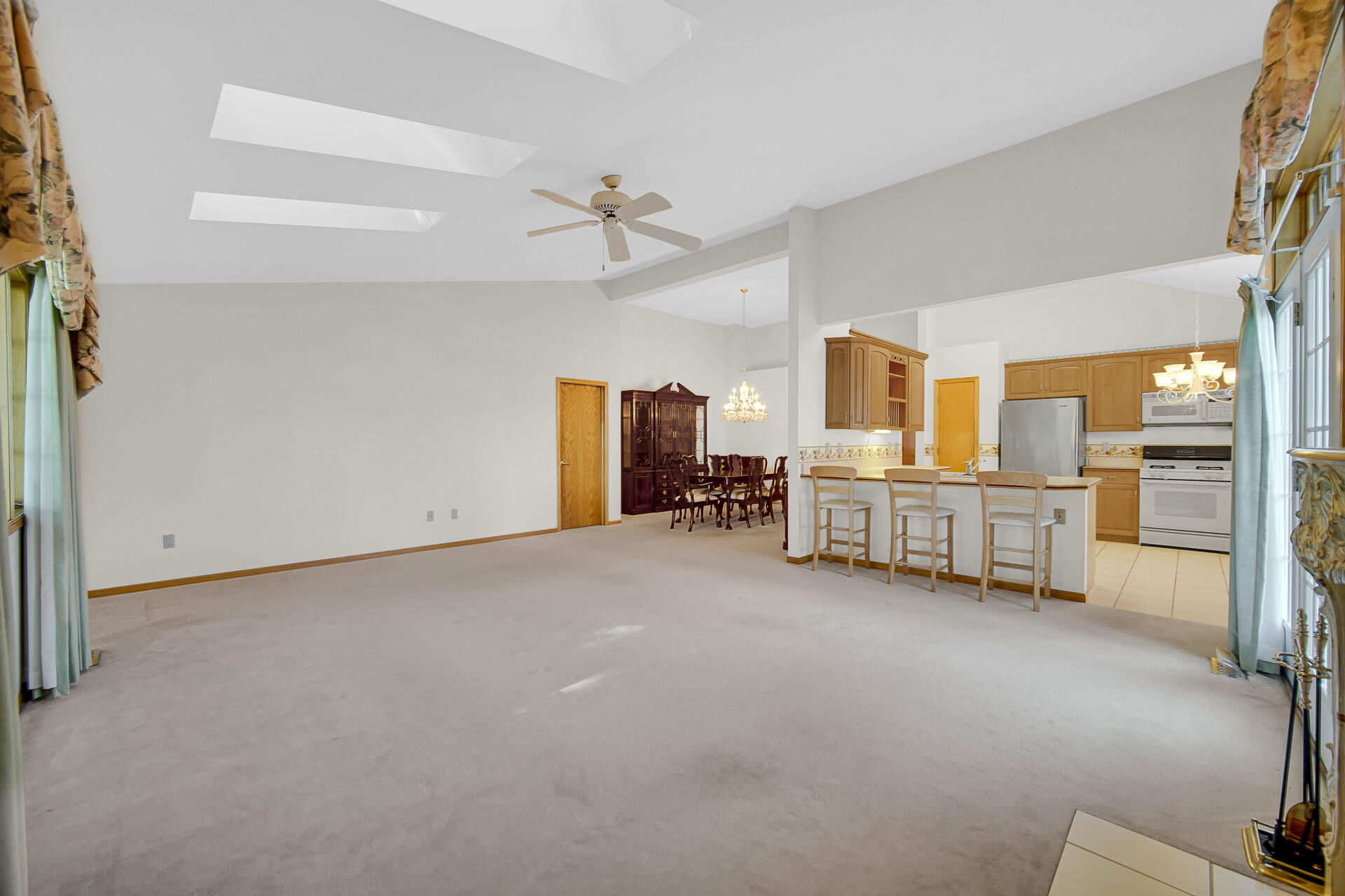 1521 Tamarack Drive