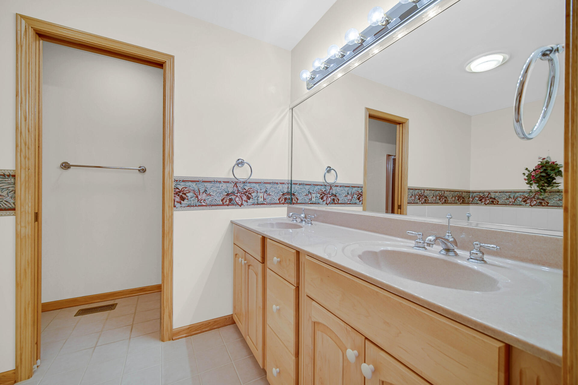 1521 Tamarack Drive