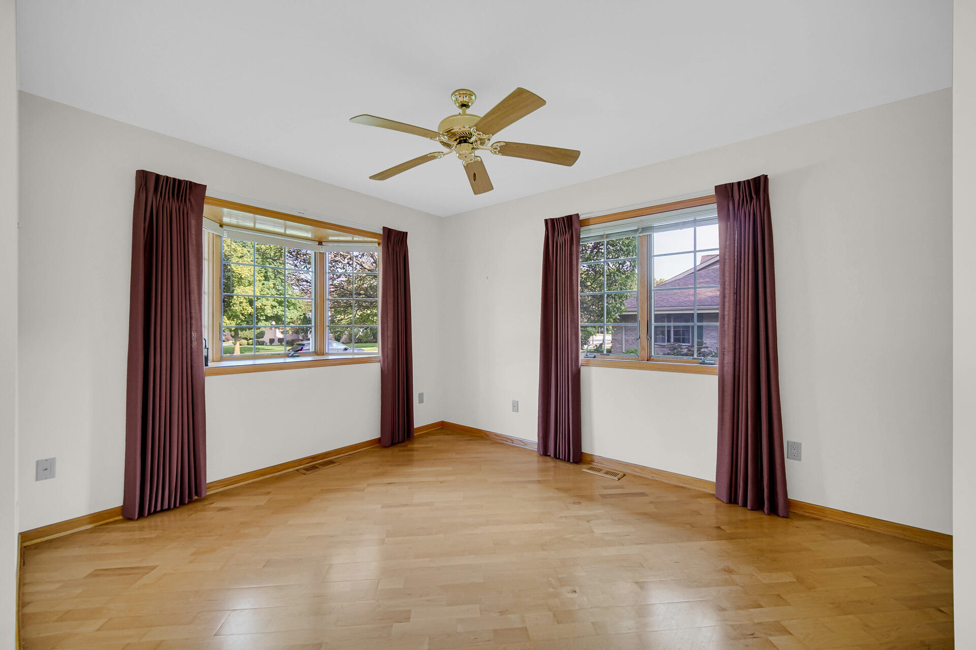 1521 Tamarack Drive