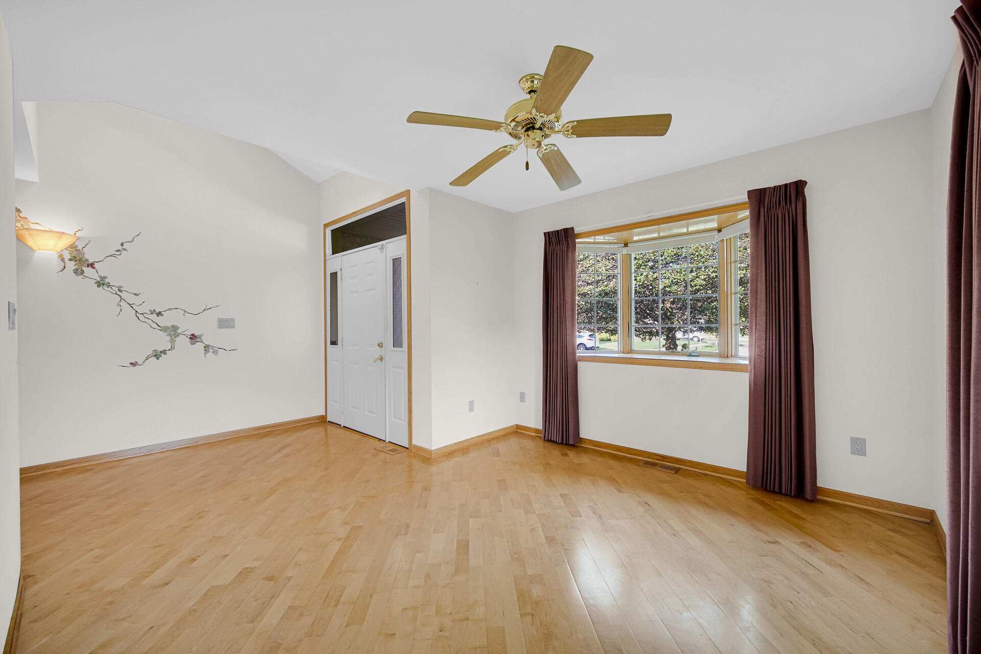 1521 Tamarack Drive