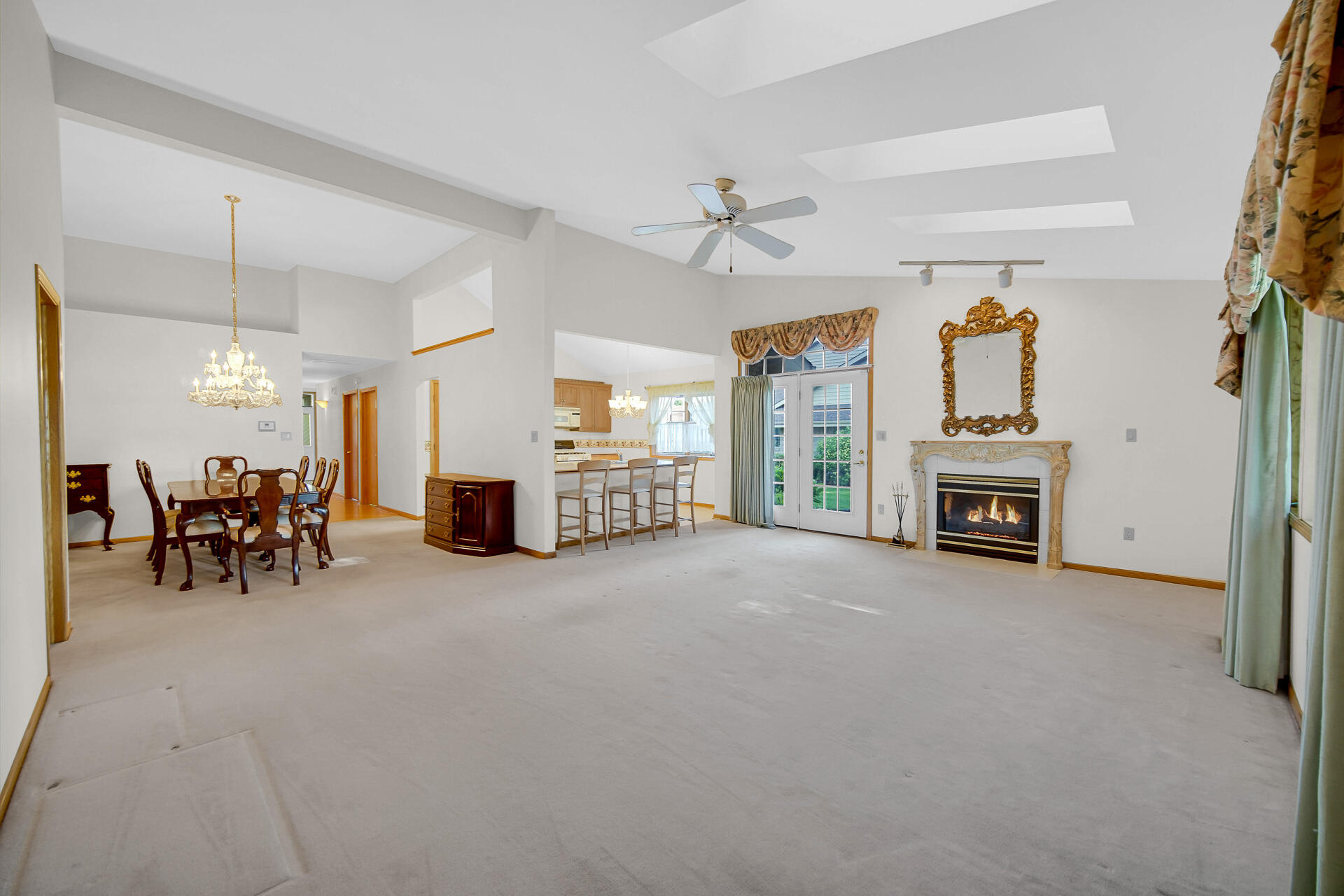 1521 Tamarack Drive