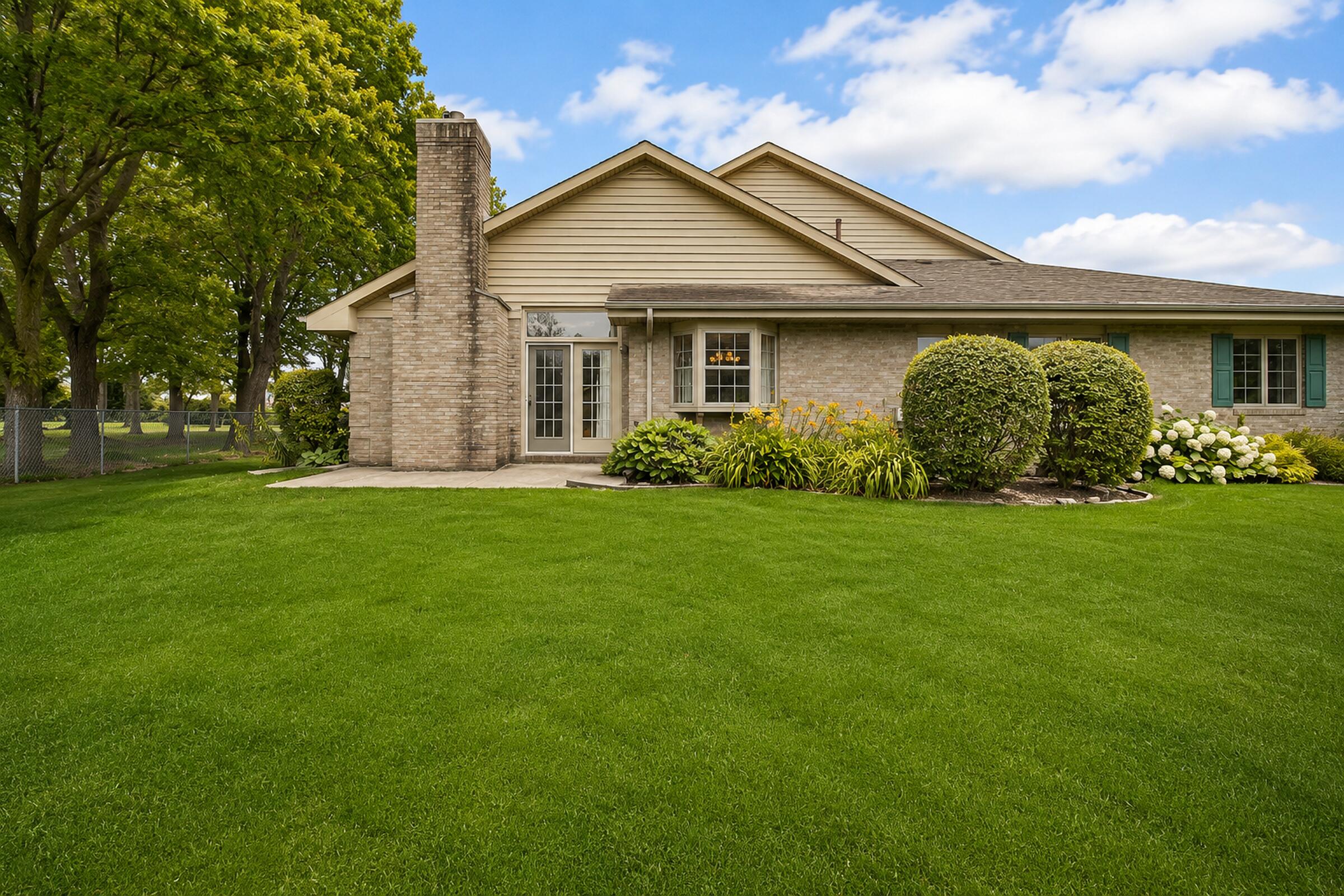 1521 Tamarack Drive